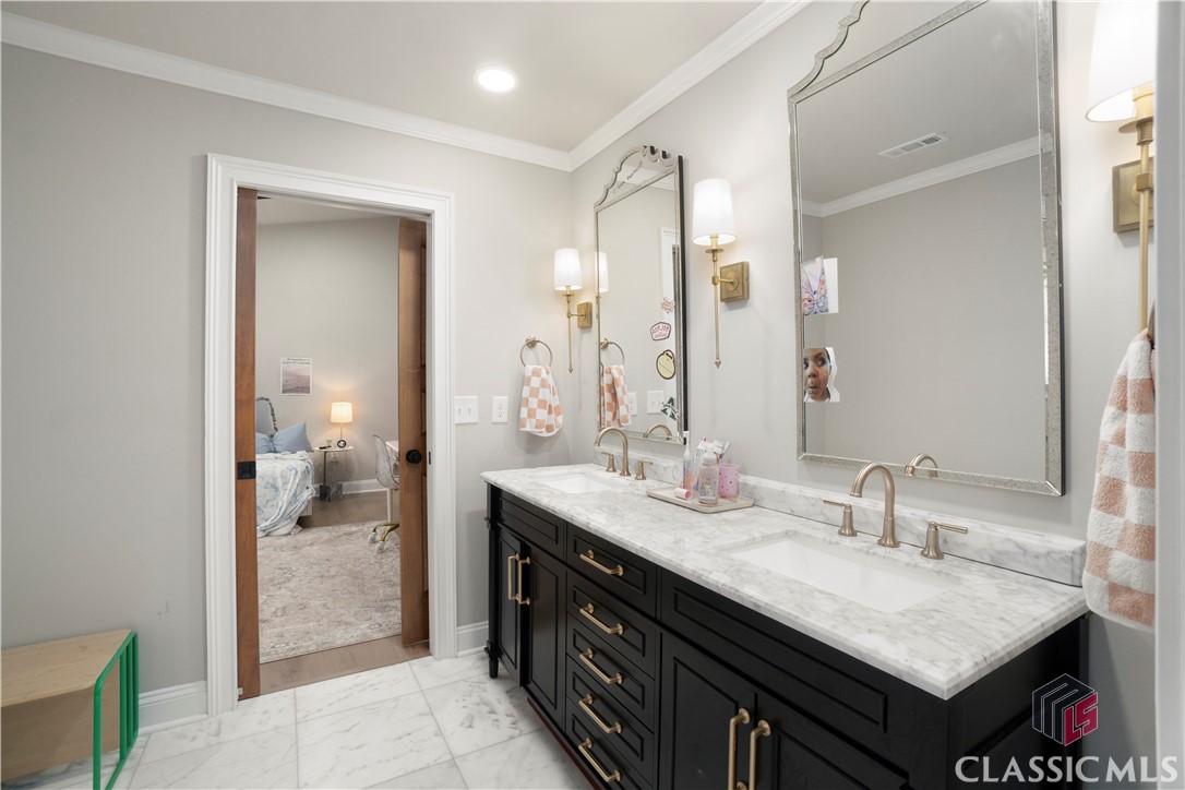 1041 Hollow Creek Way