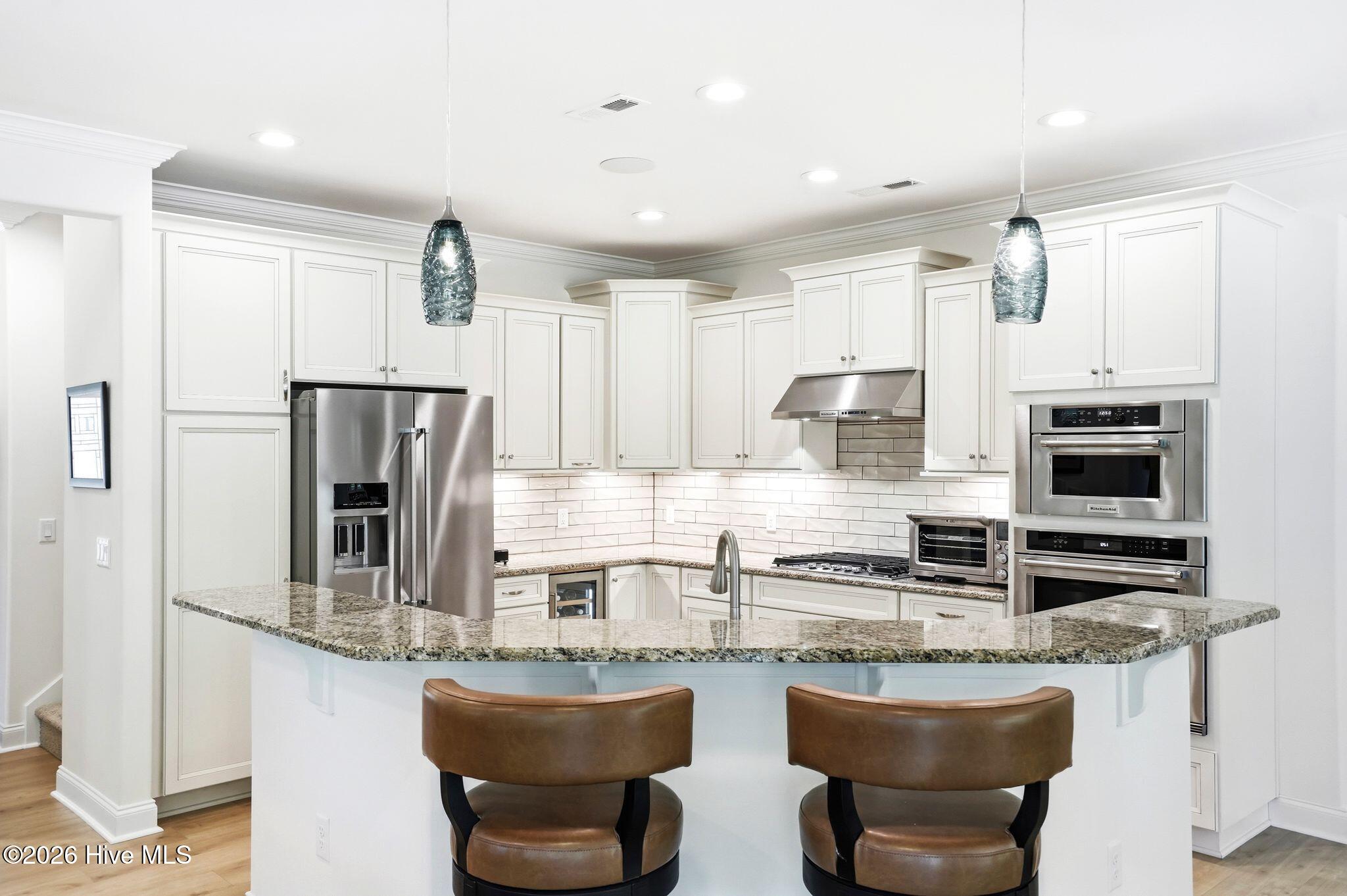 100569004 | Photo 26