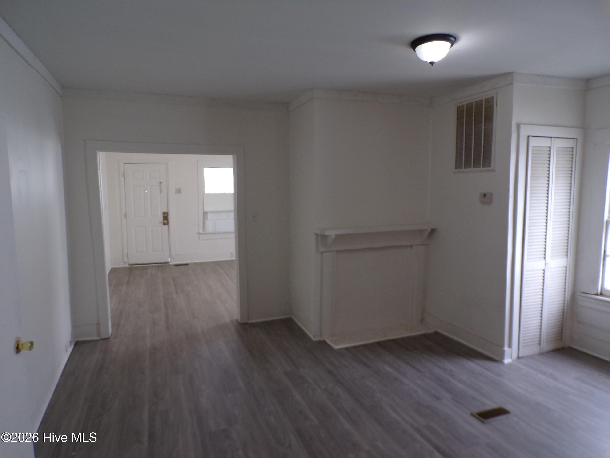 100561532 | Photo 11