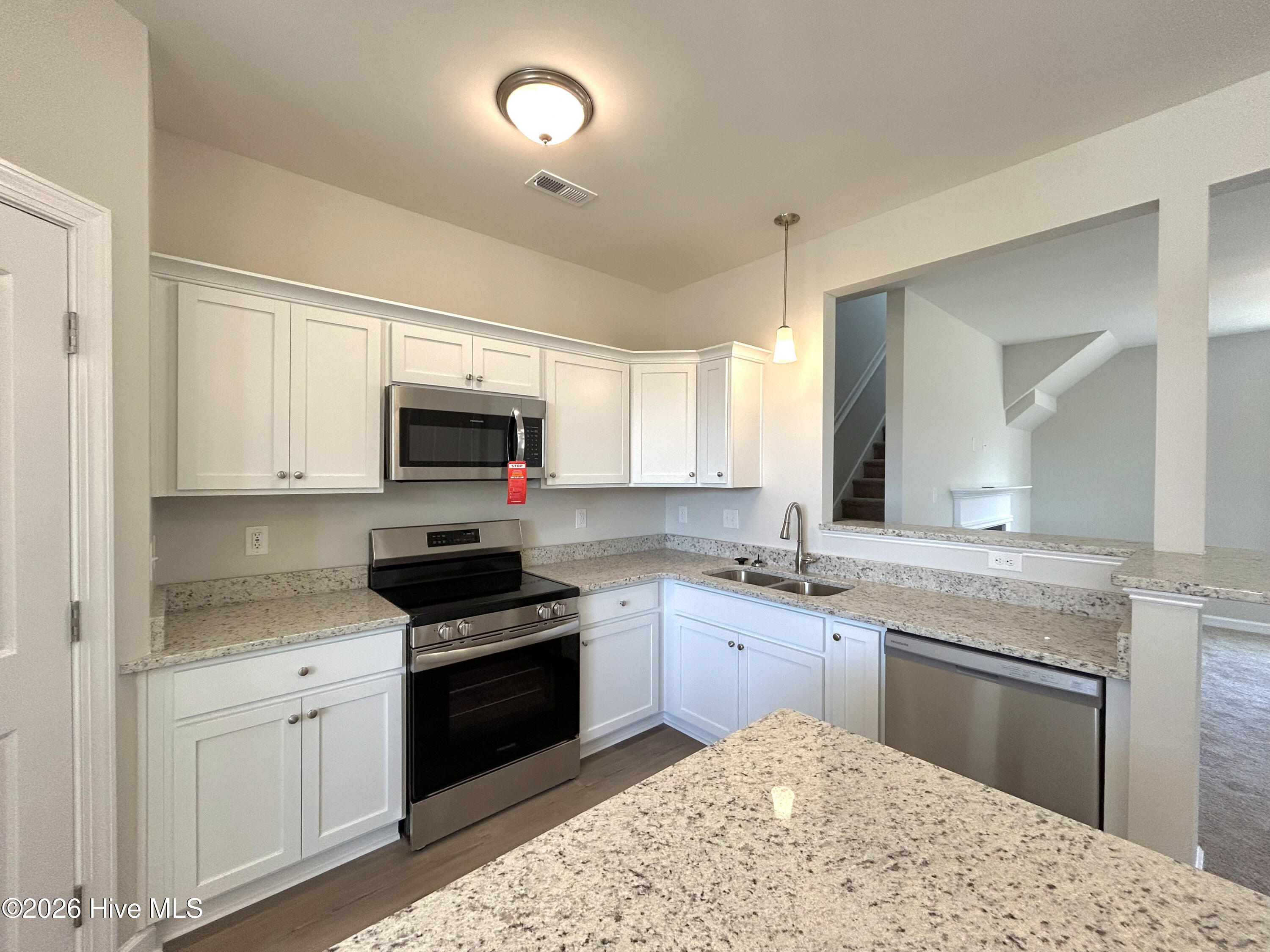 100560362 | Photo 23