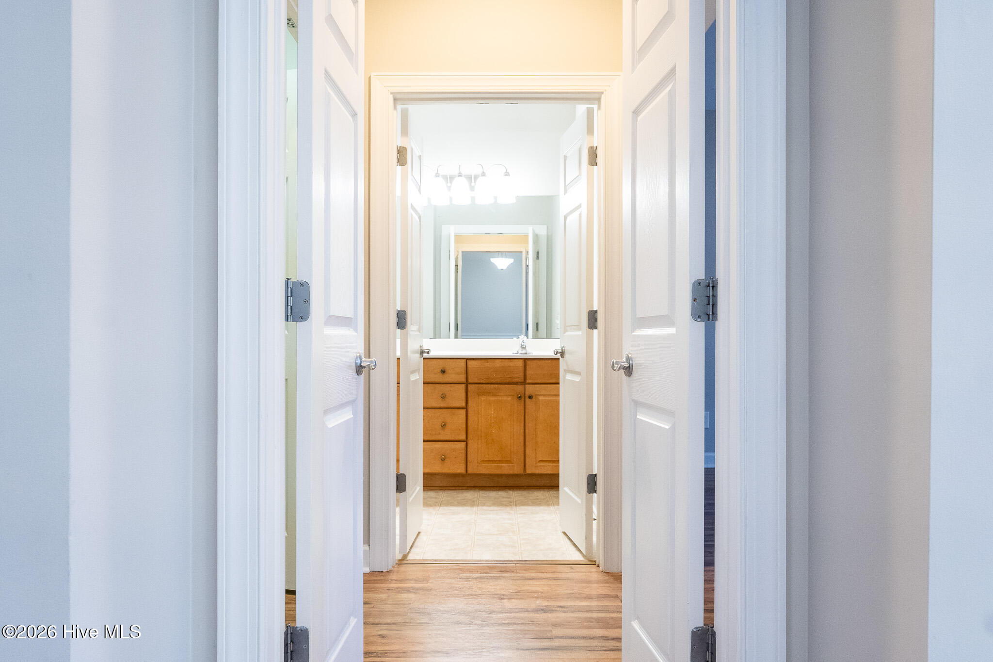 100548600 | Photo 18