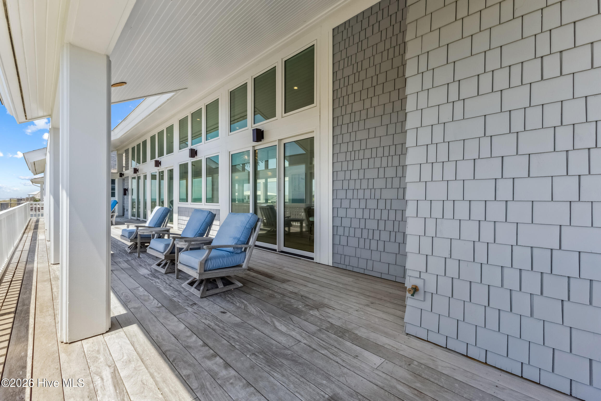 100560711 | Photo 56