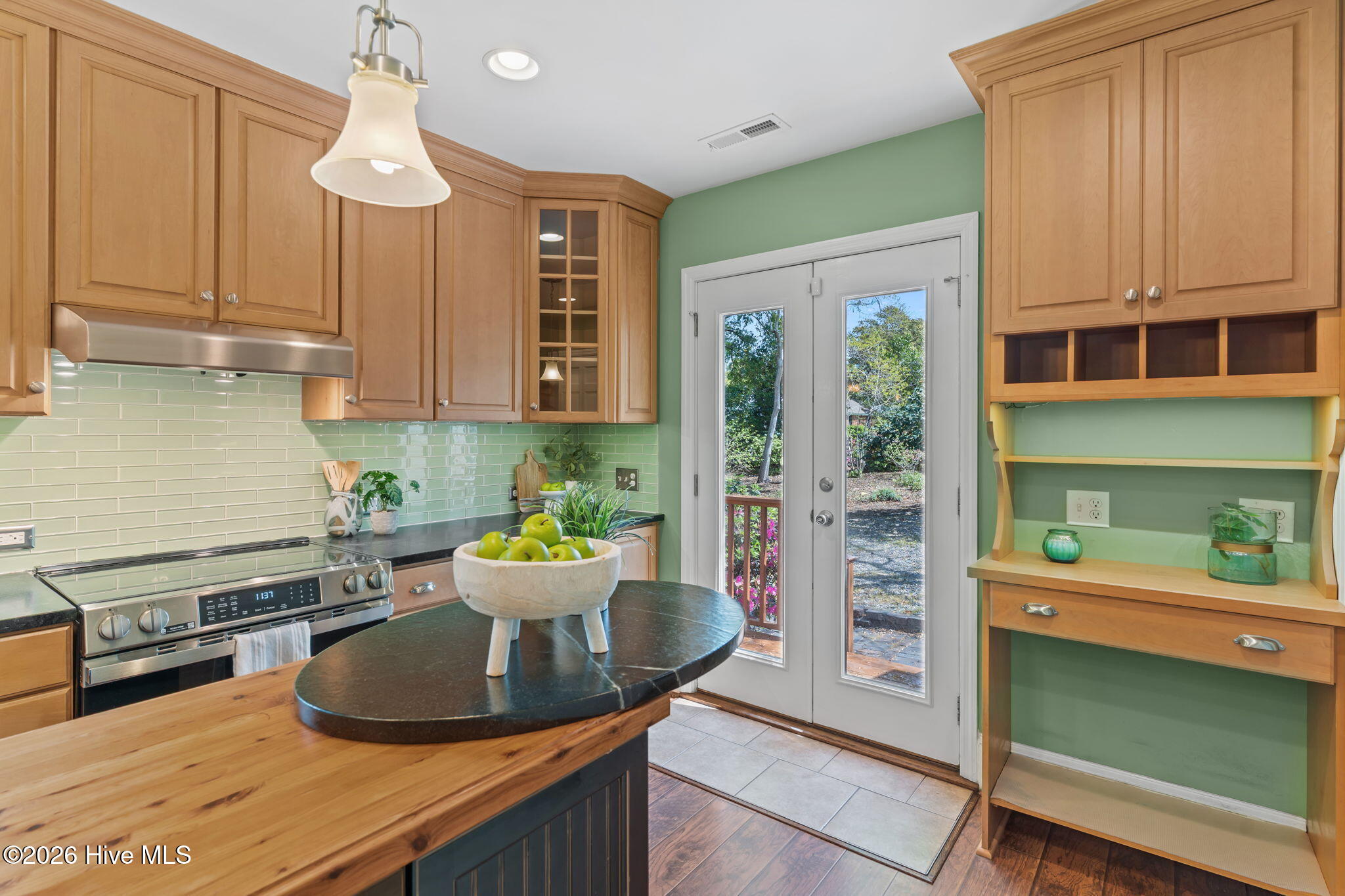 100565544 | Photo 11