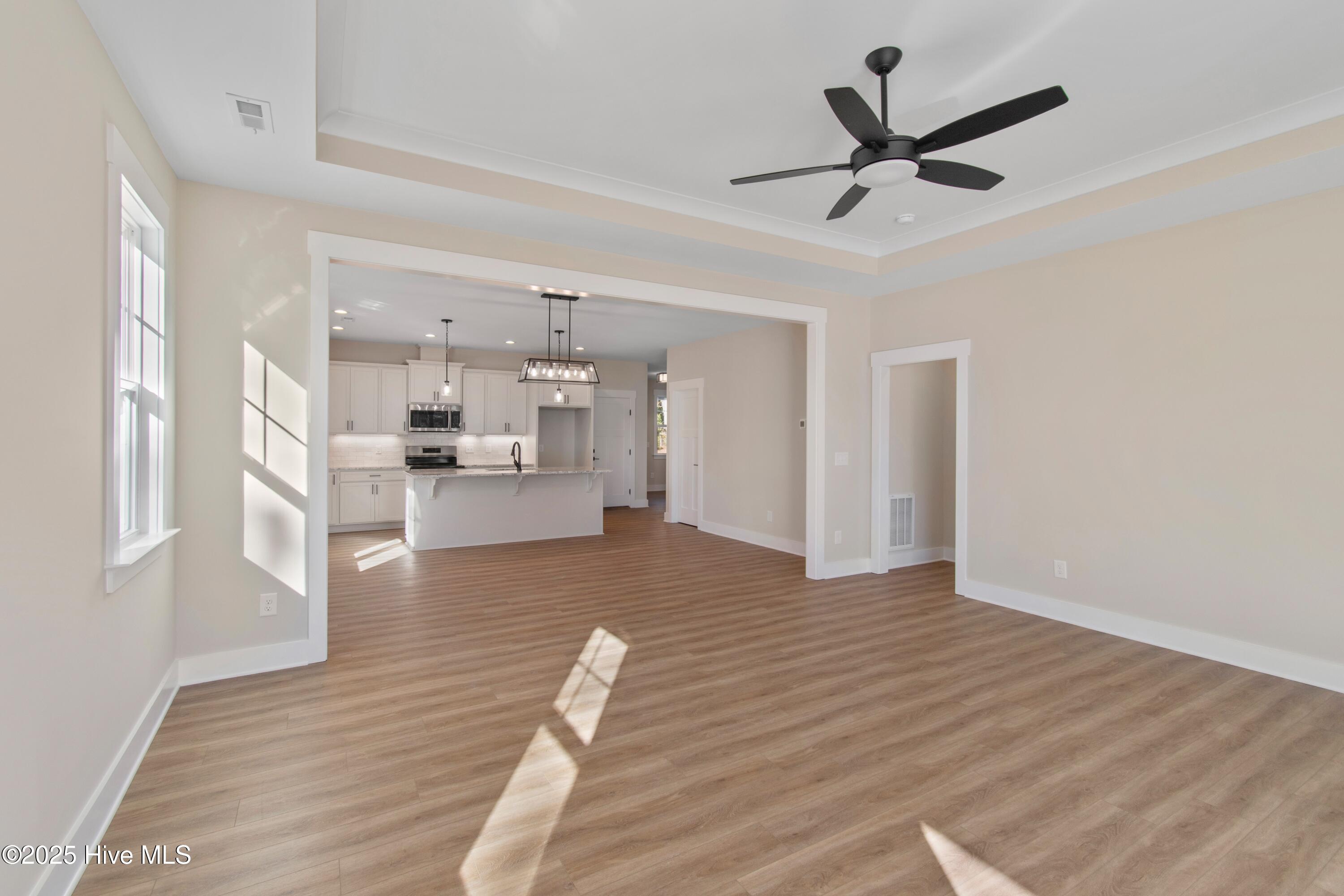 100520444 | Photo 25