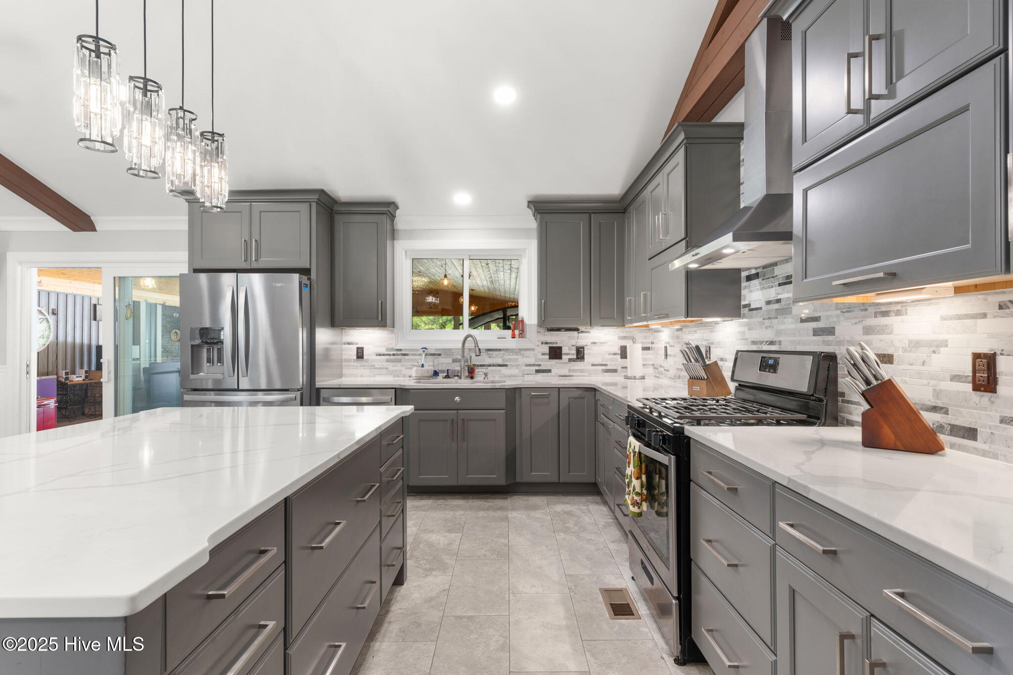 100532897 | Photo 18