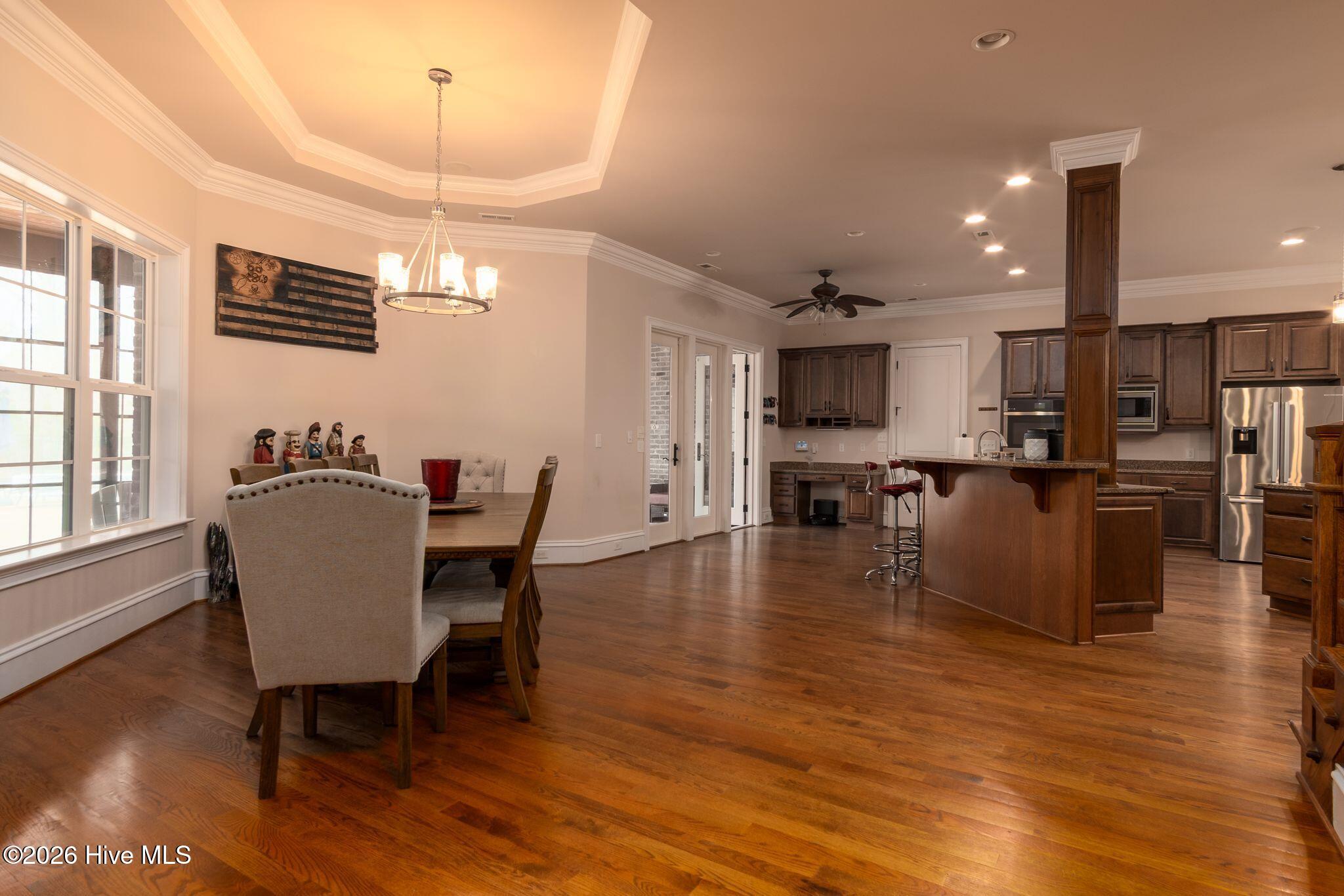 100556327 | Photo 18