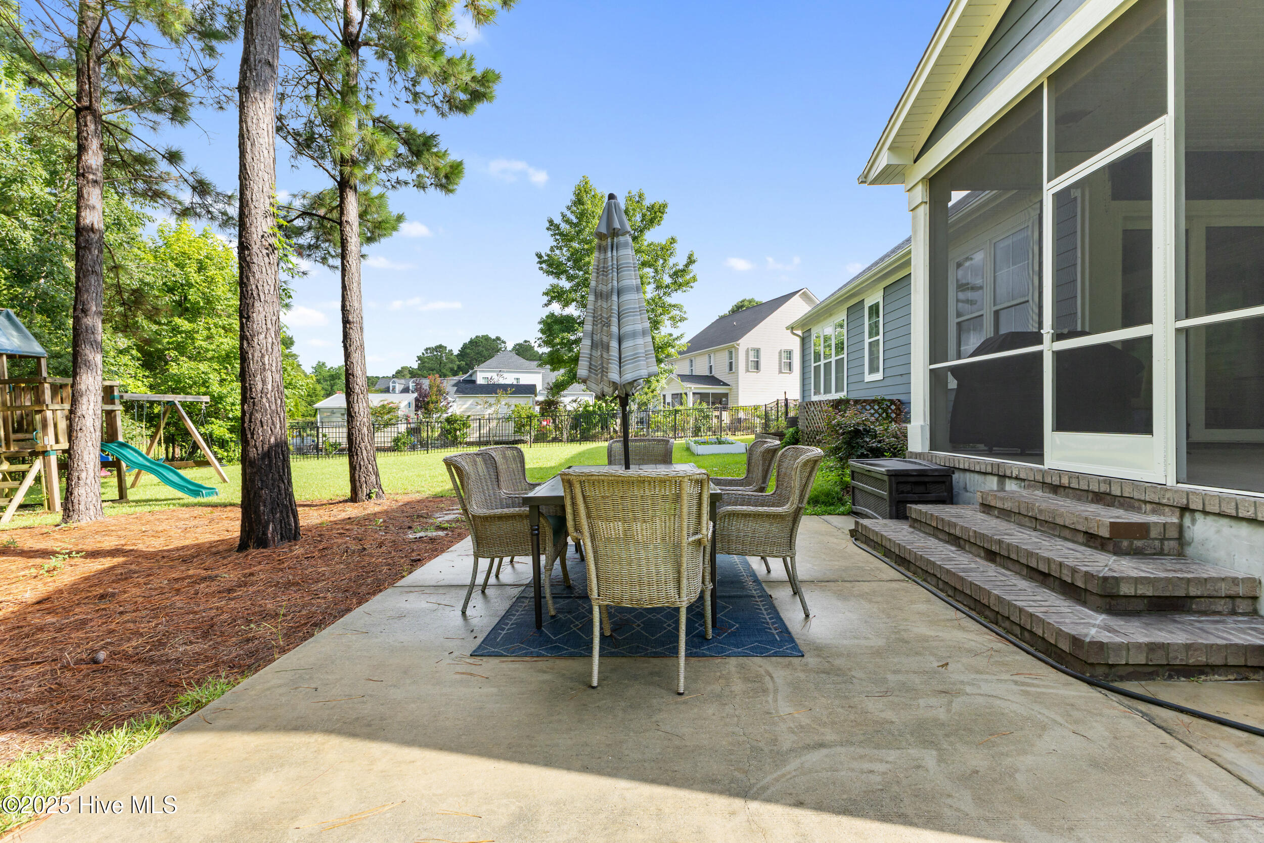 100518593 | Photo 57