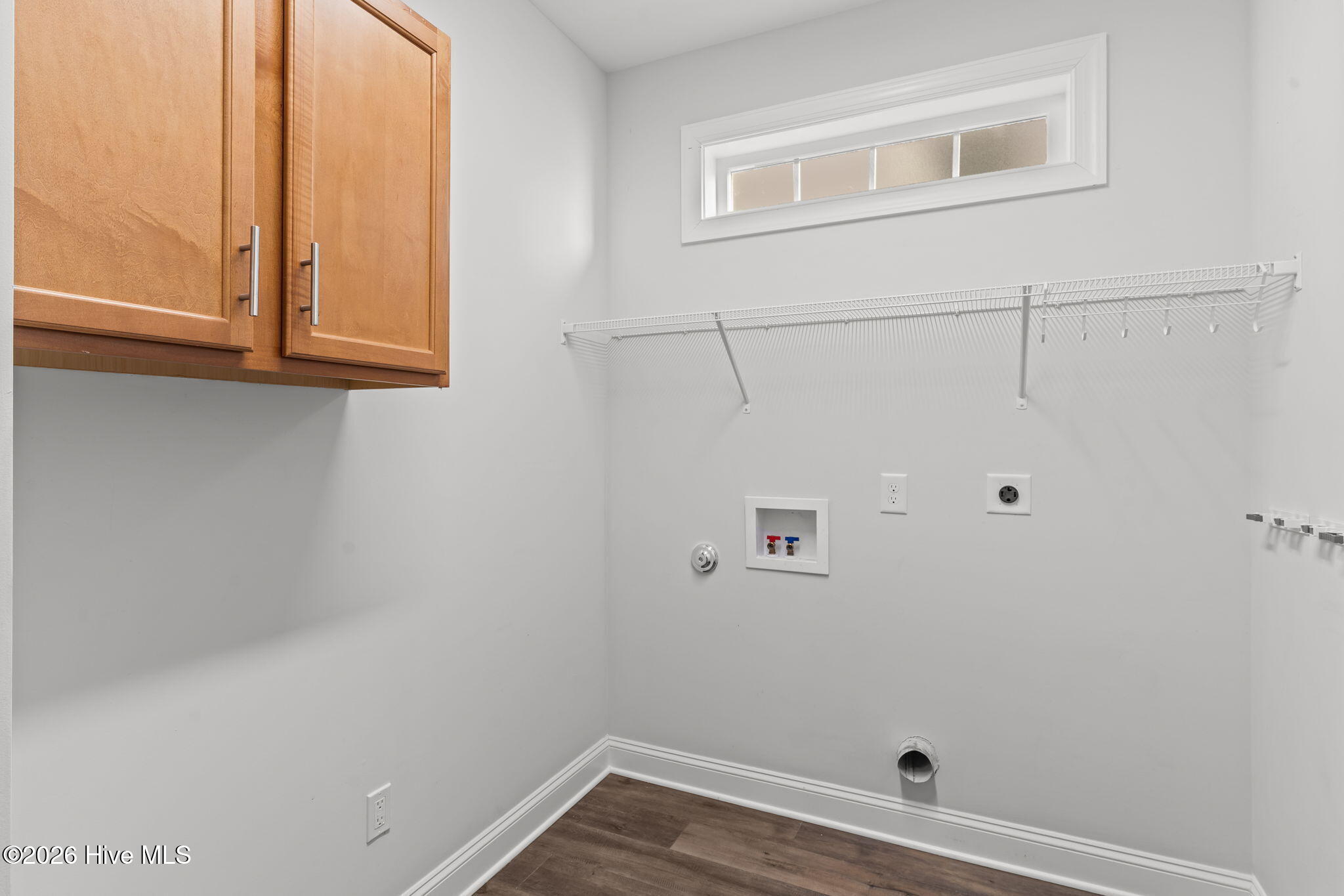 100548771 | Photo 28