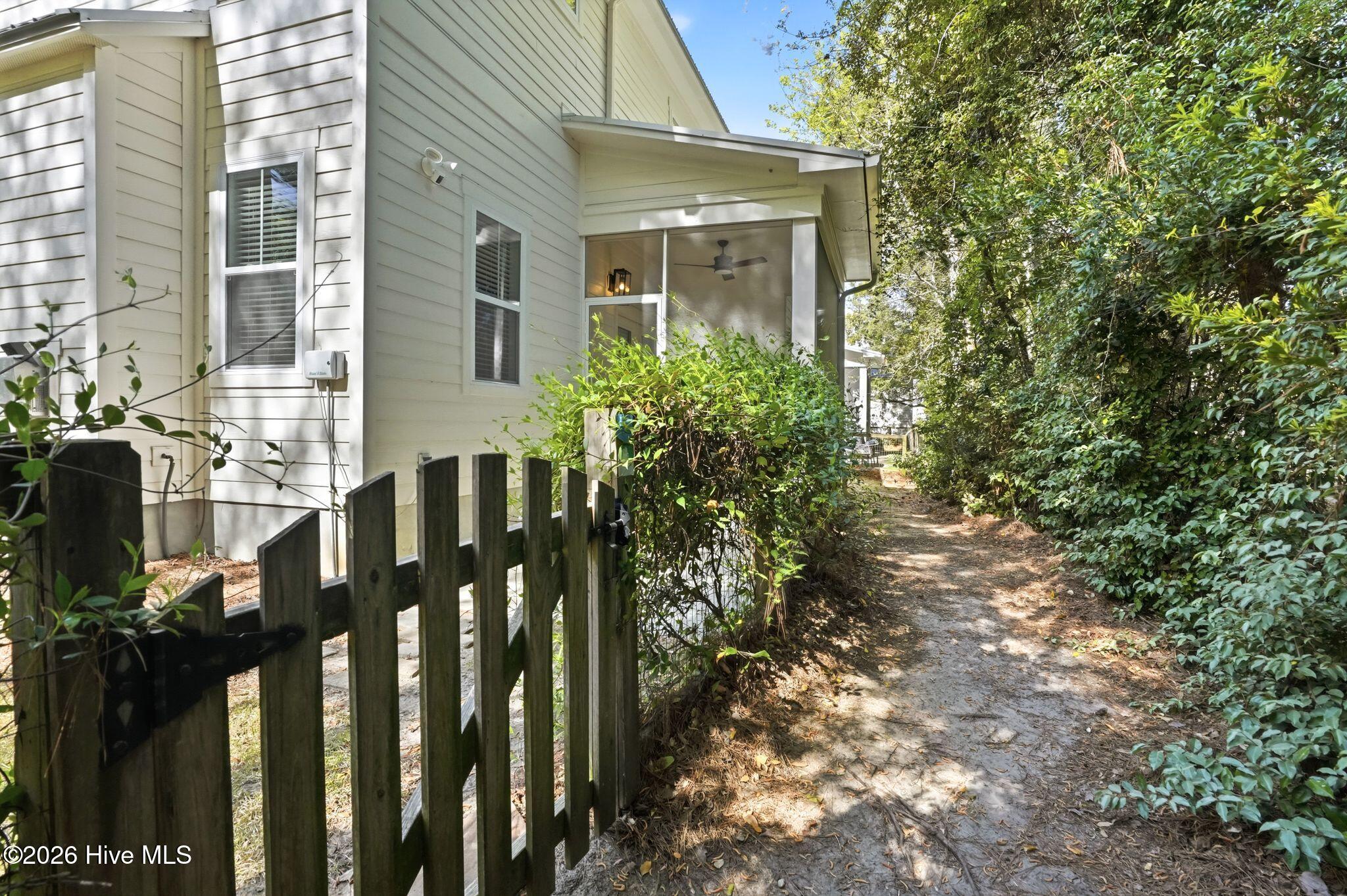 100565220 | Photo 55