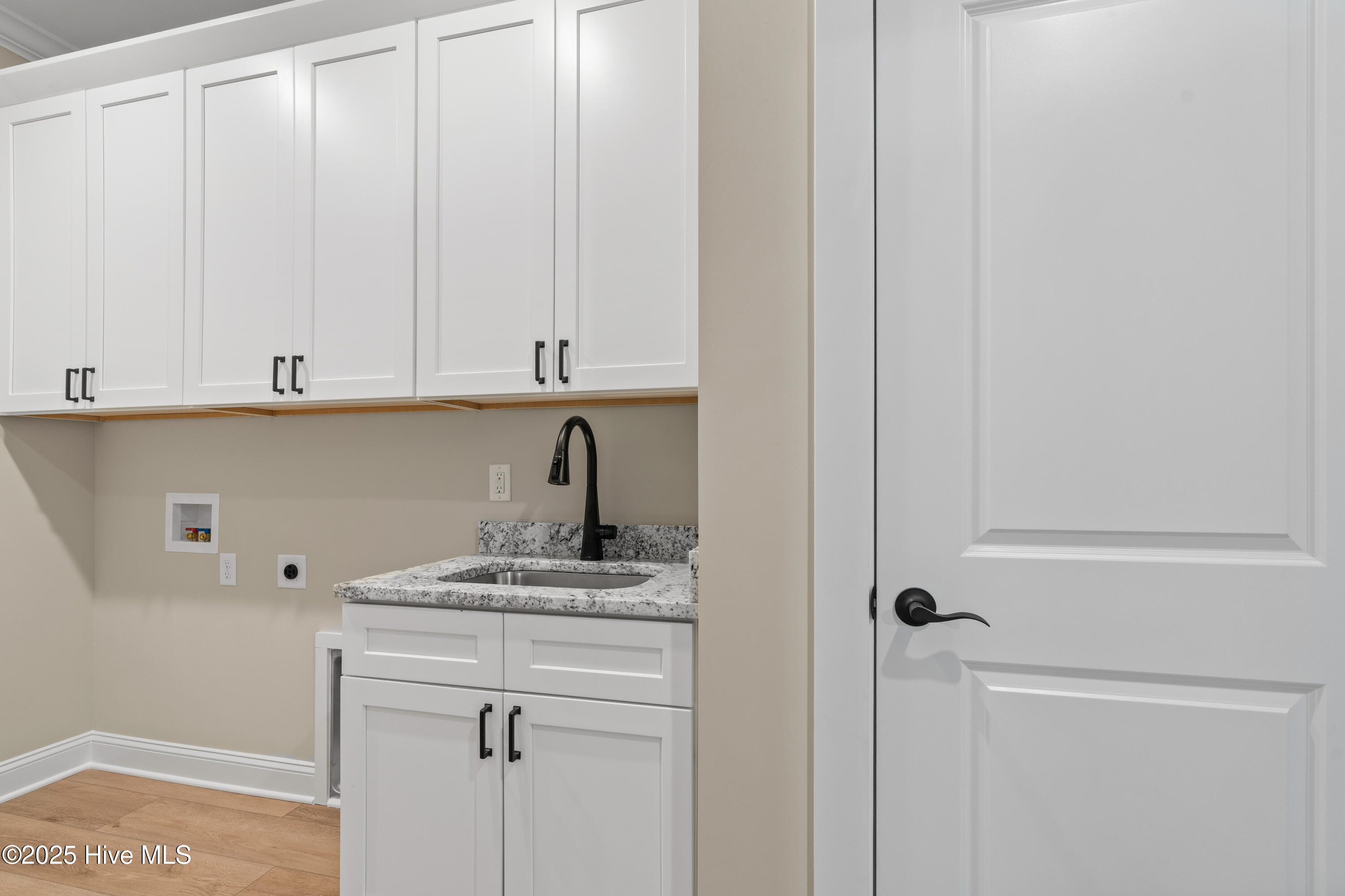 100485467 | Photo 33