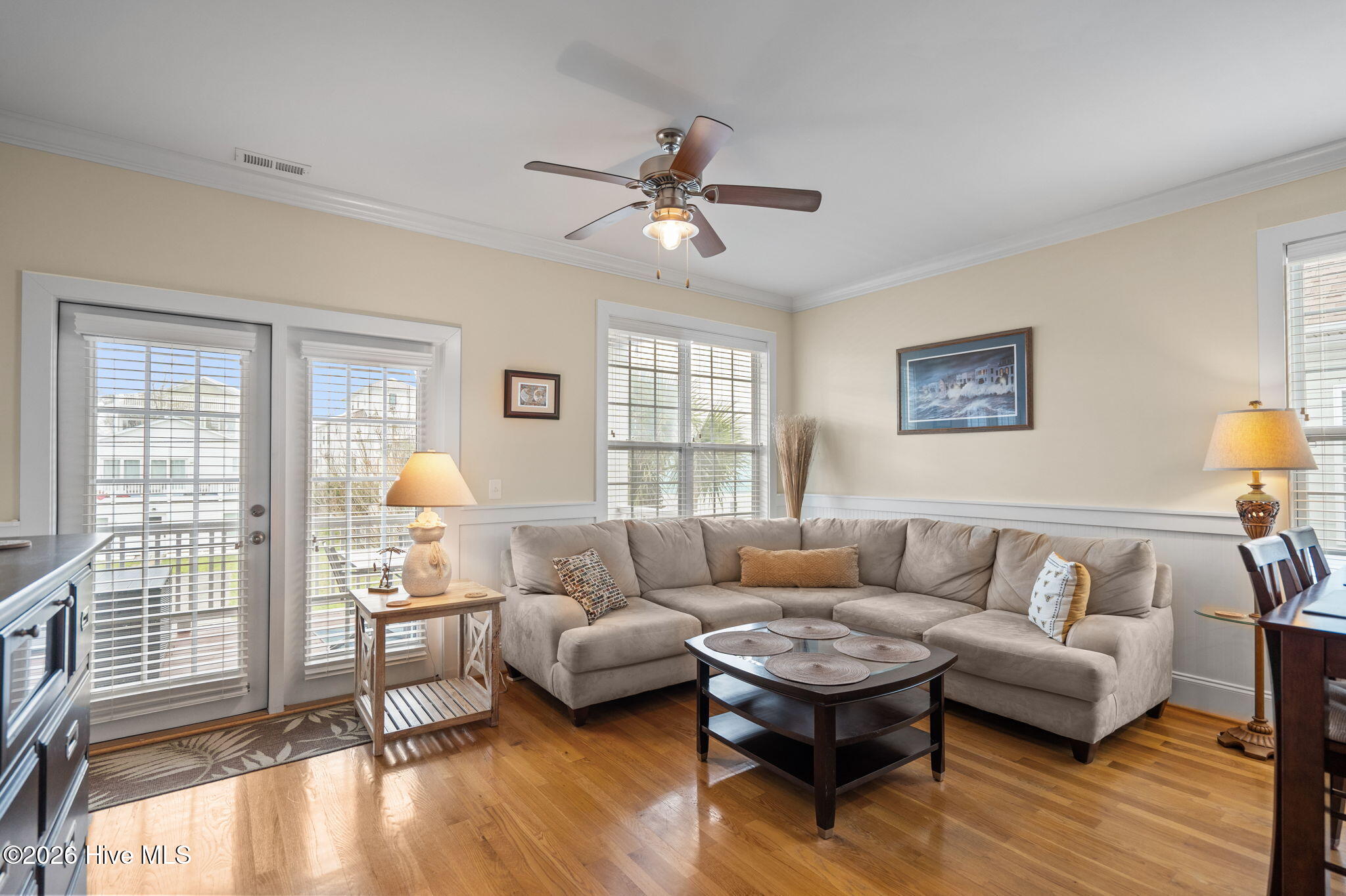 100561147 | Photo 22