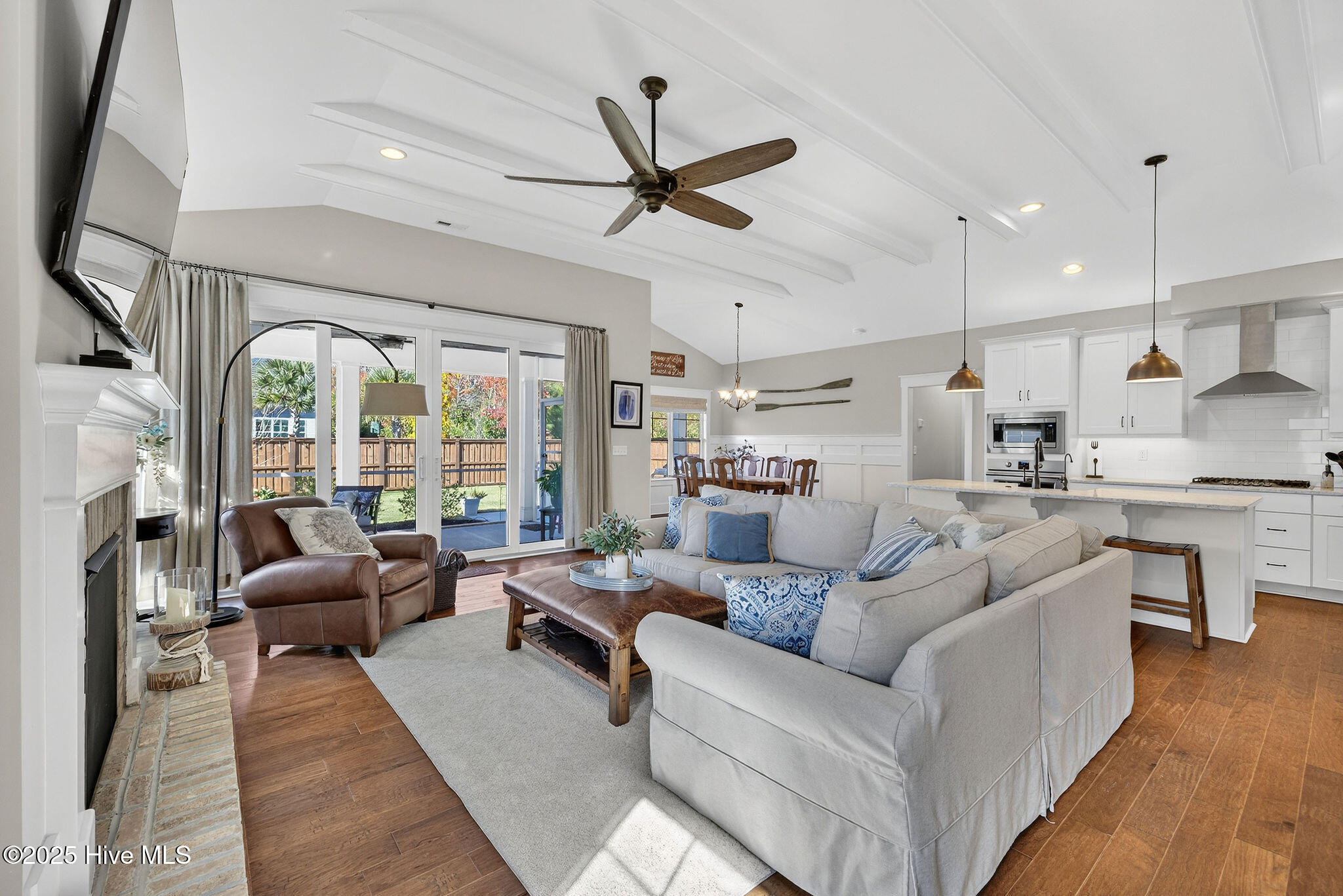 100541568 | Photo 12