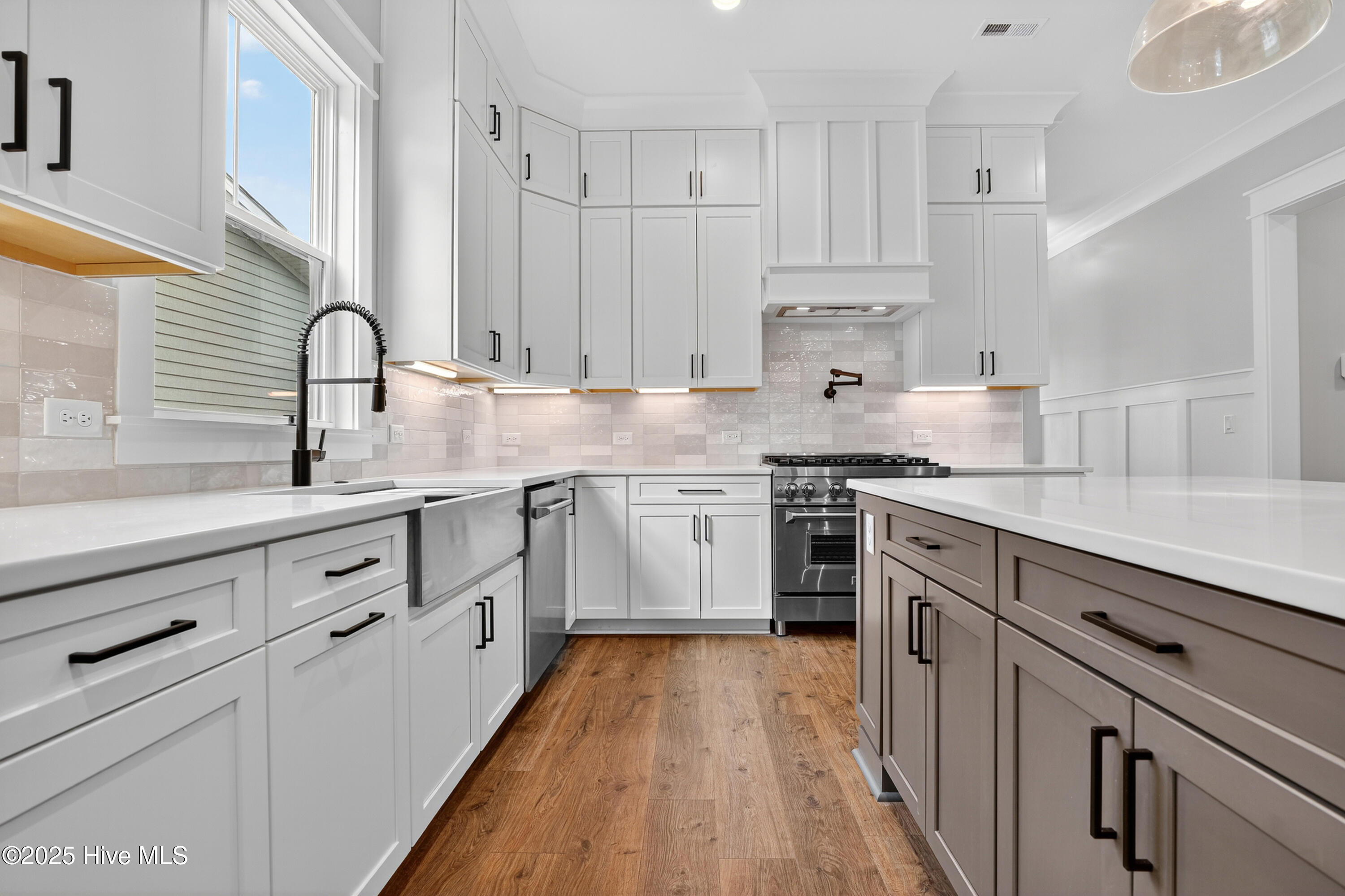 100546984 | Photo 15