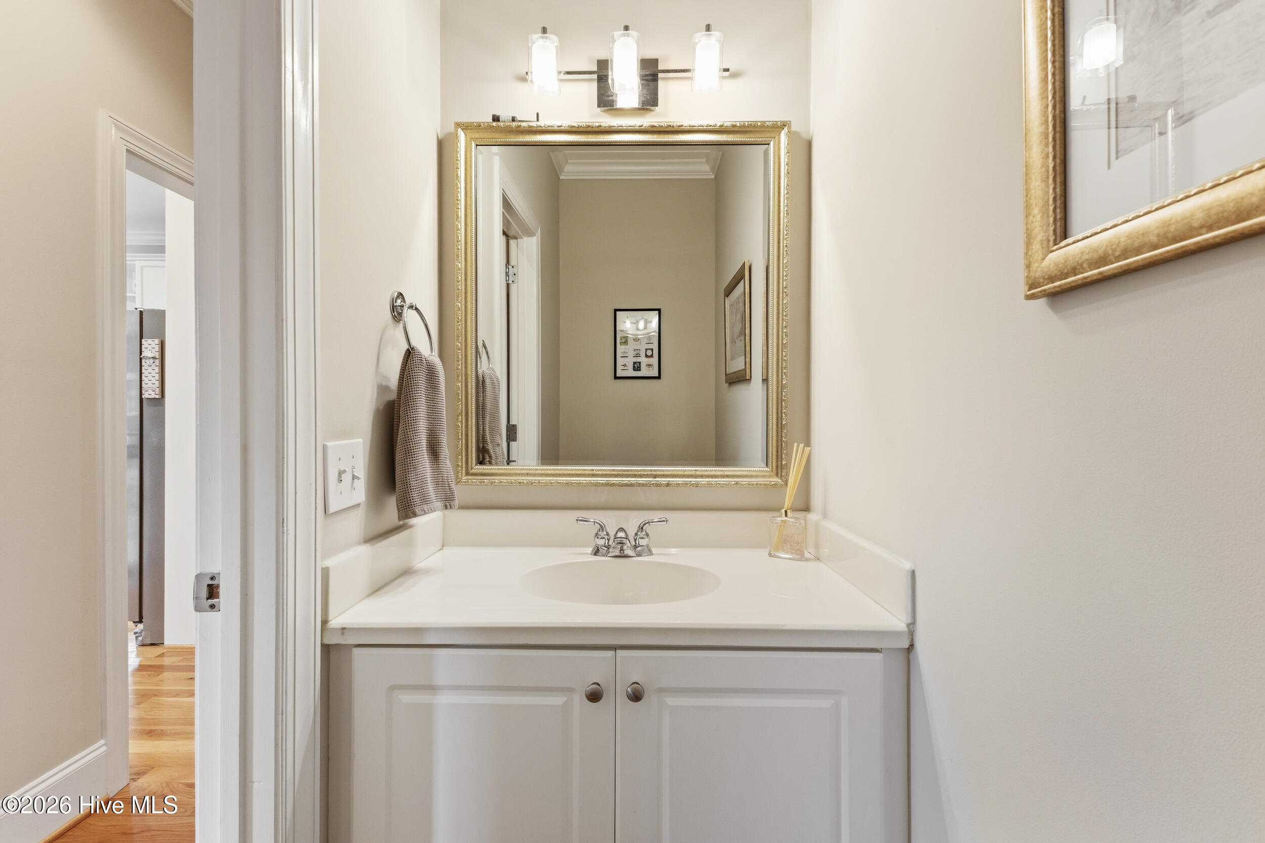 100558582 | Photo 35