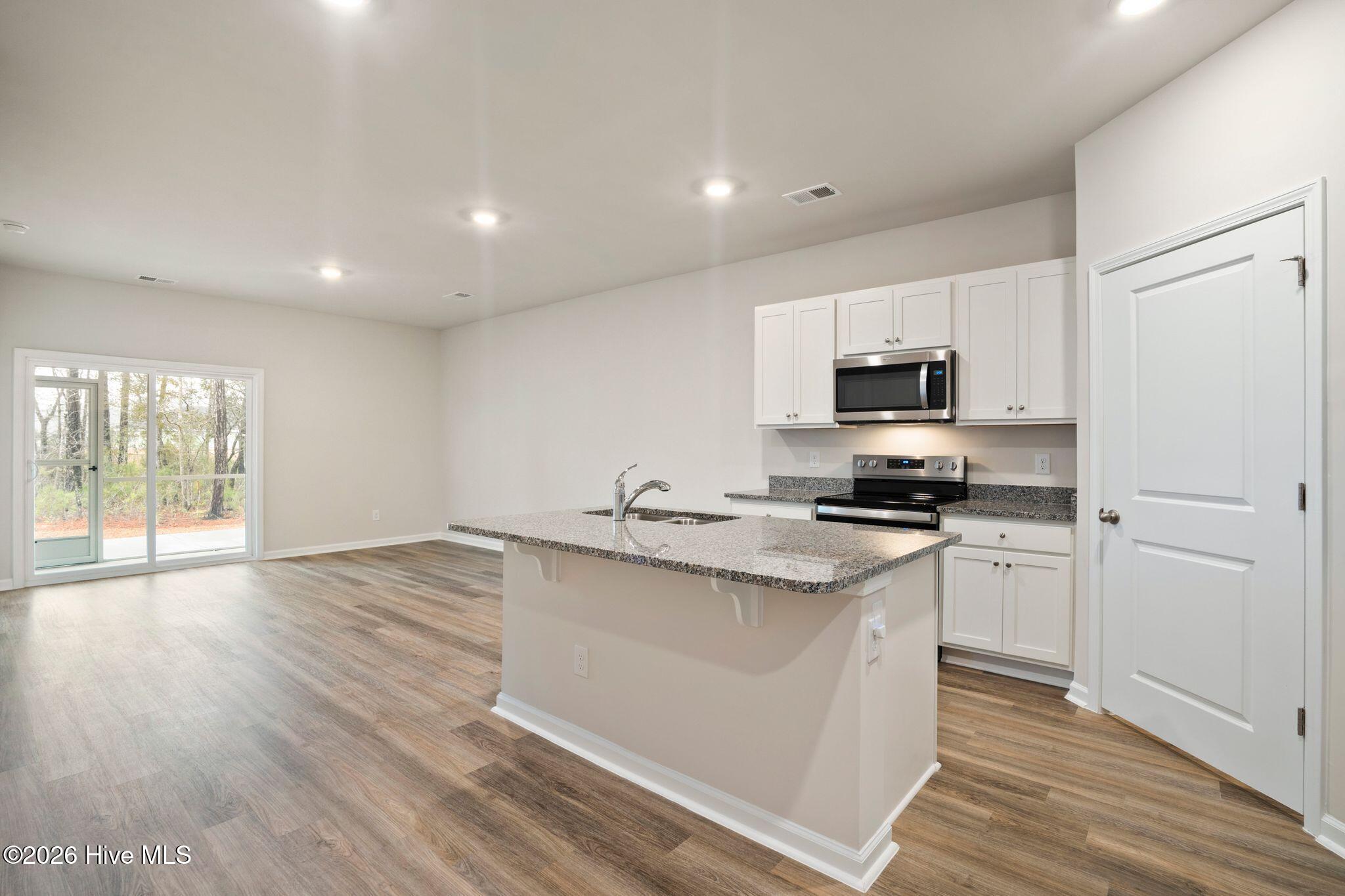 100553516 | Photo 12