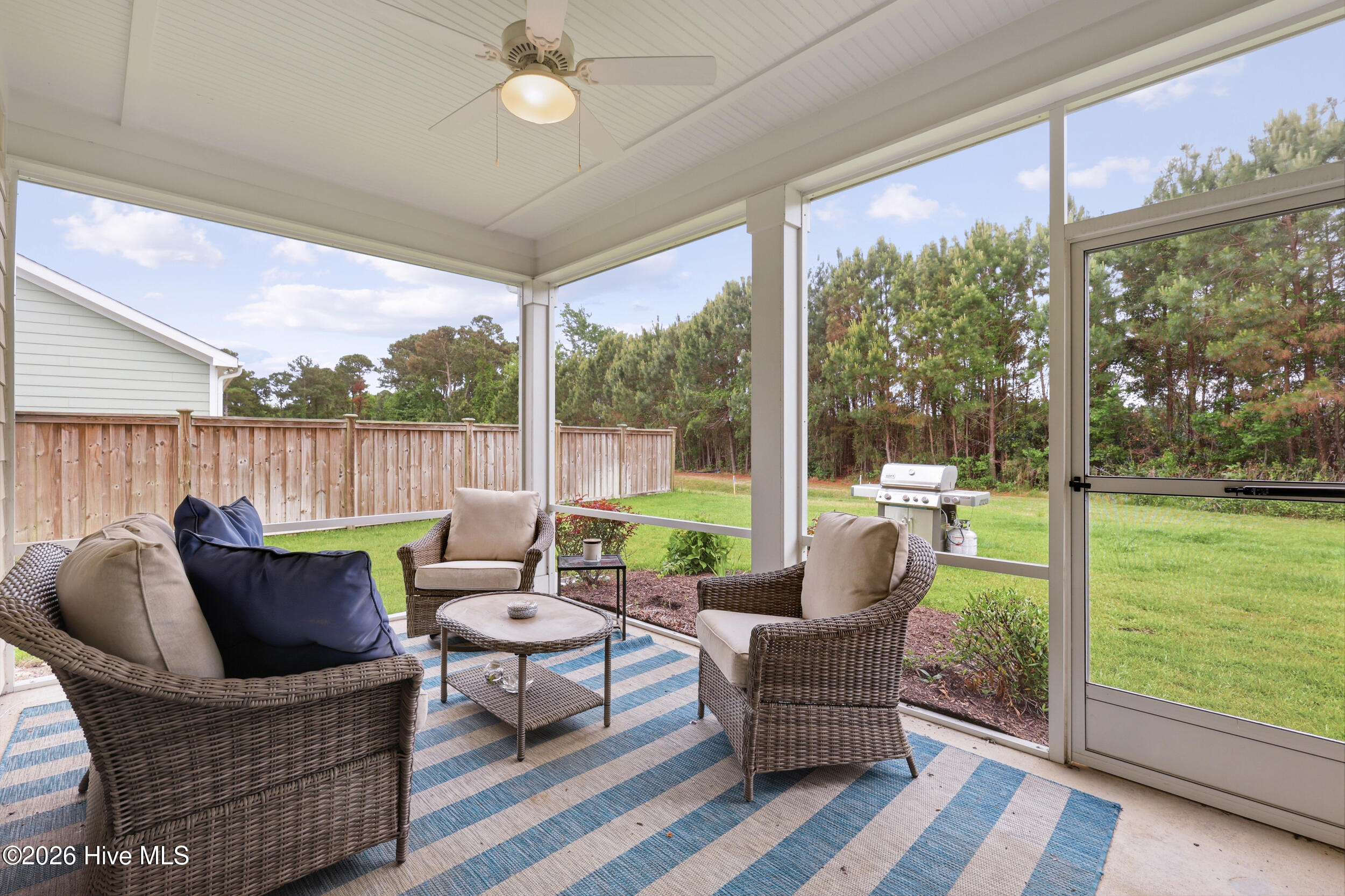 100570535 | Photo 36