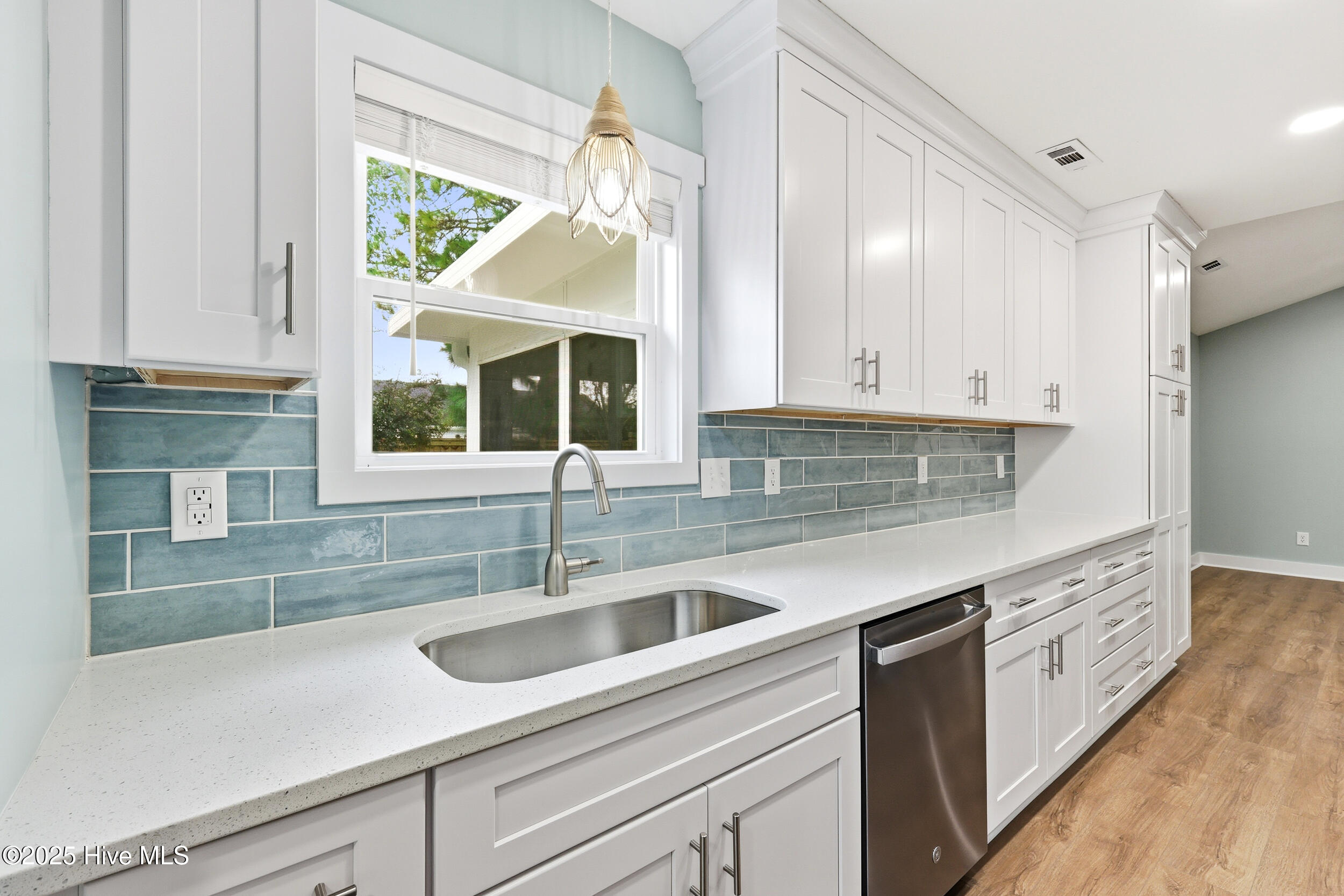 100536680 | Photo 14