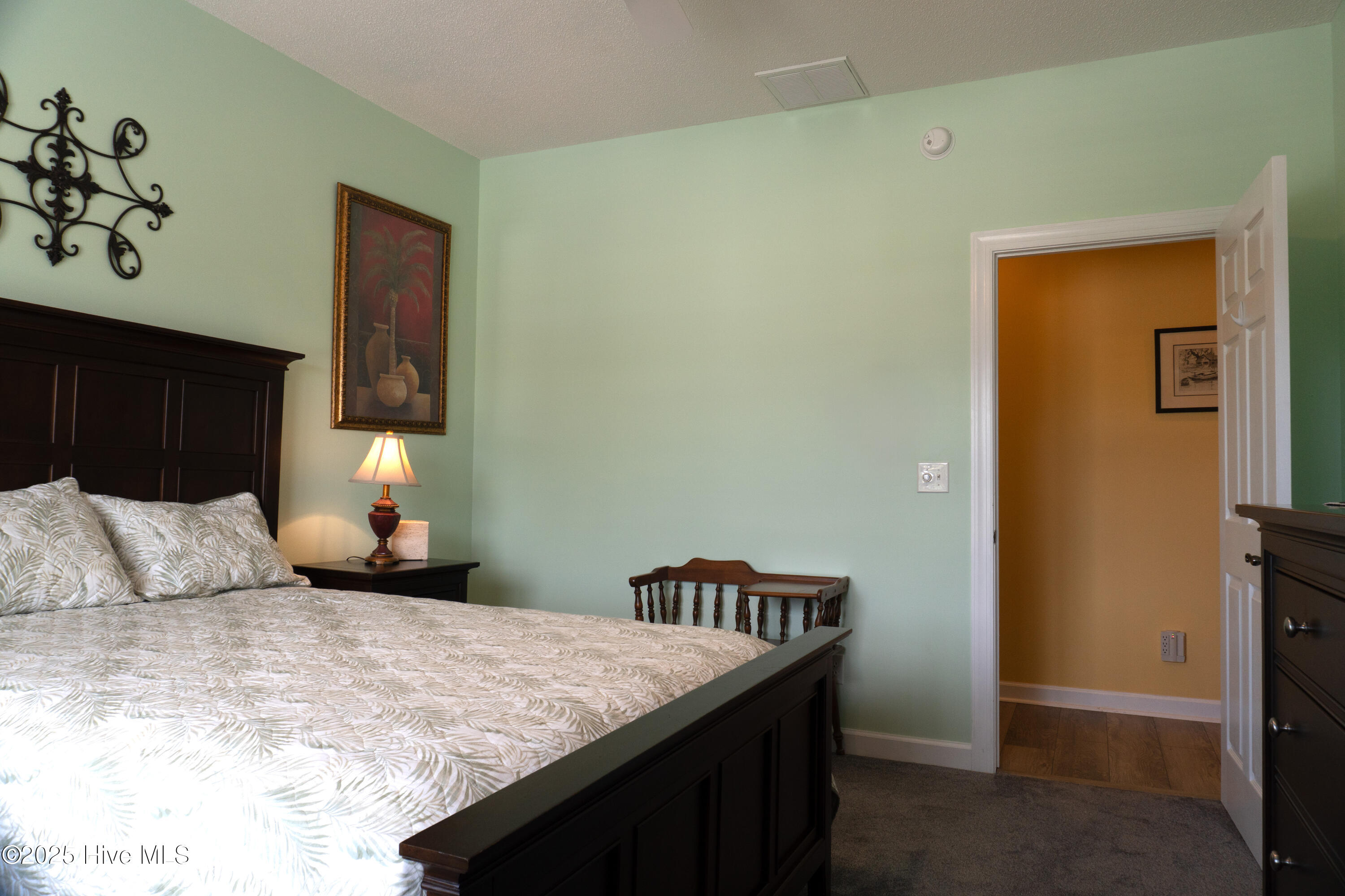 100516325 | Photo 36