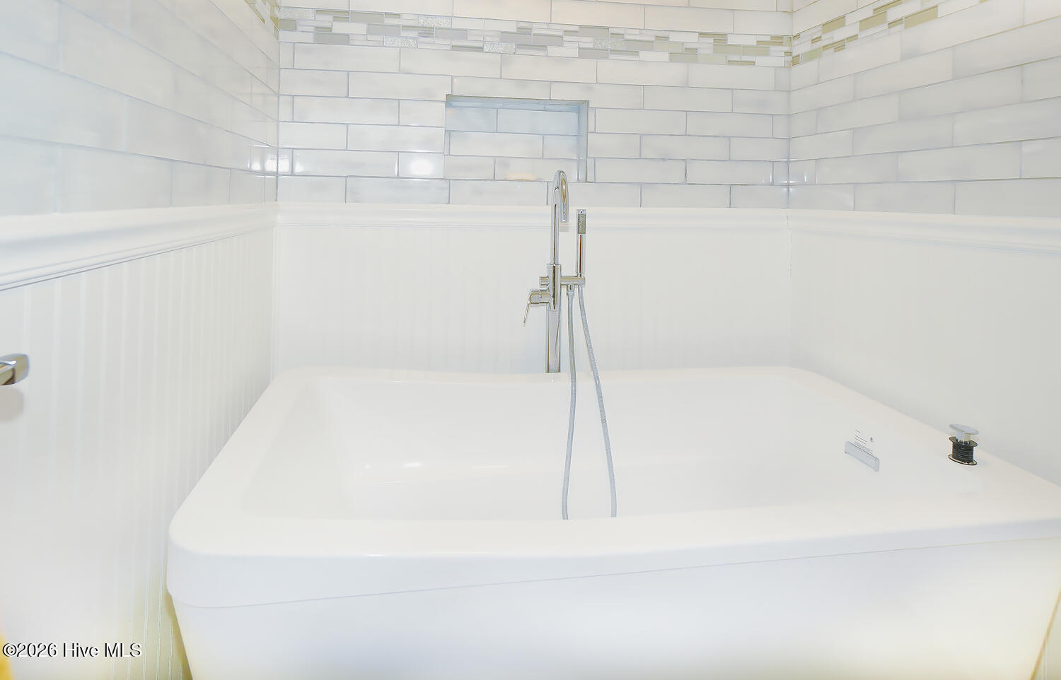 100548461 | Photo 21