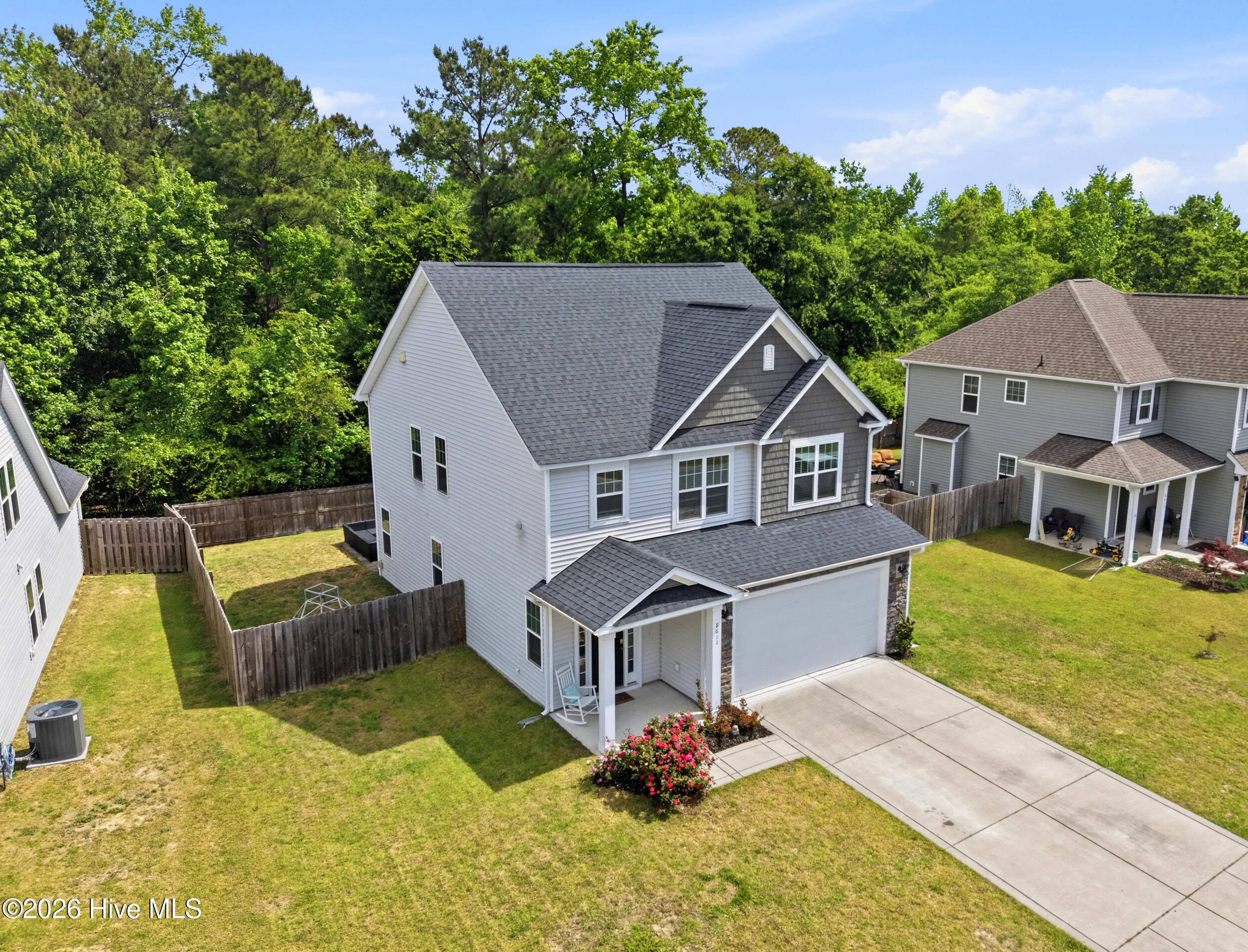 100570398 | Photo 35