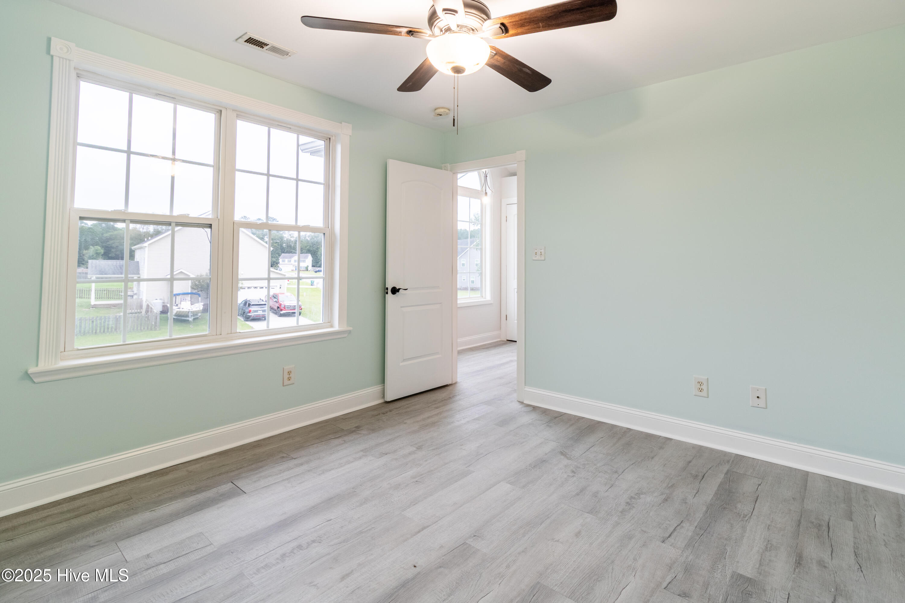 100536848 | Photo 37