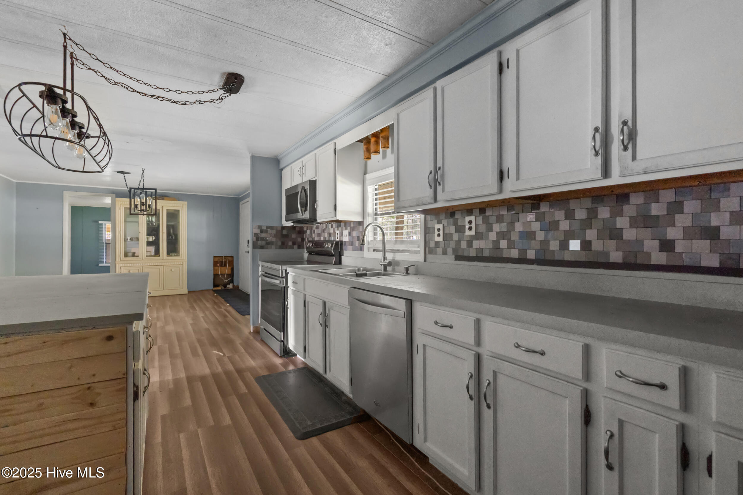 100530649 | Photo 13