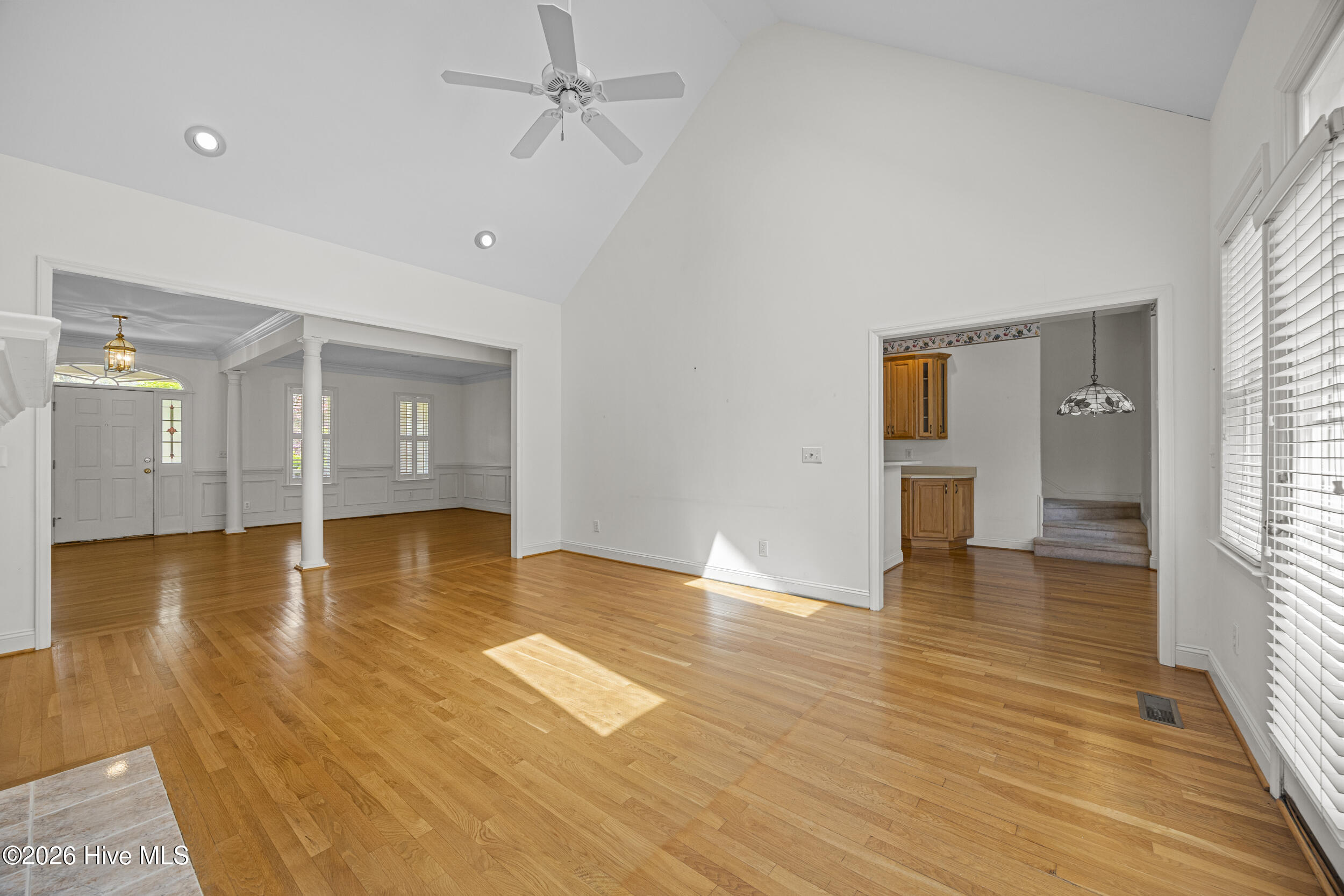 100569840 | Photo 19