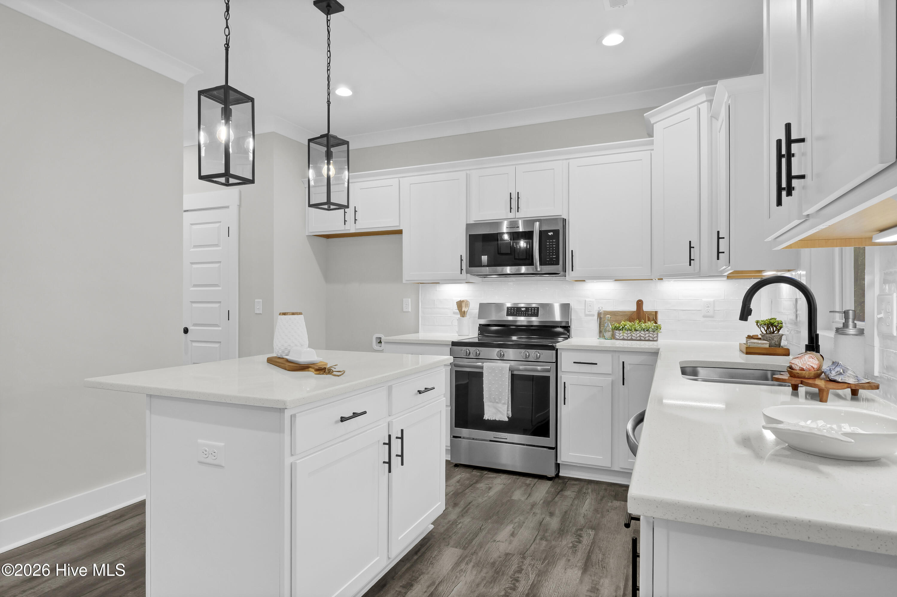 100550236 | Photo 15