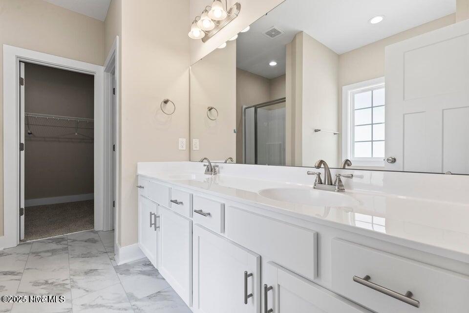 100540139 | Photo 27