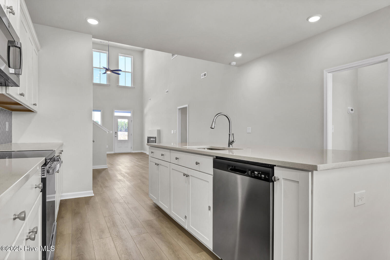 100526536 | Photo 11