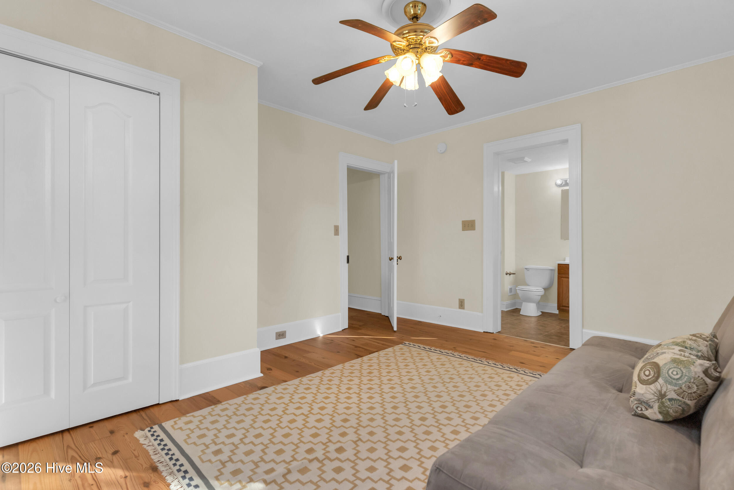 100528129 | Photo 38