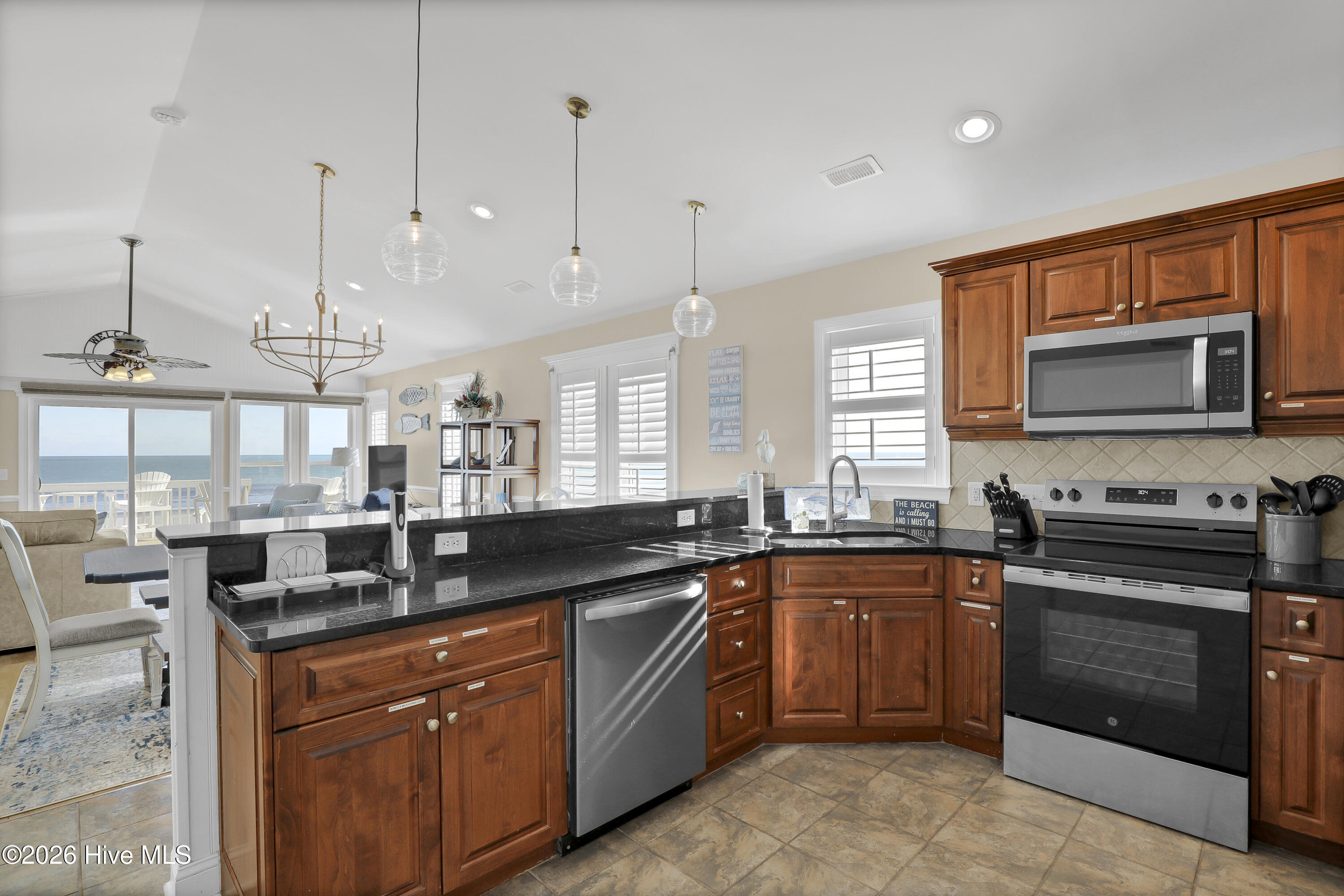 100556575 | Photo 14