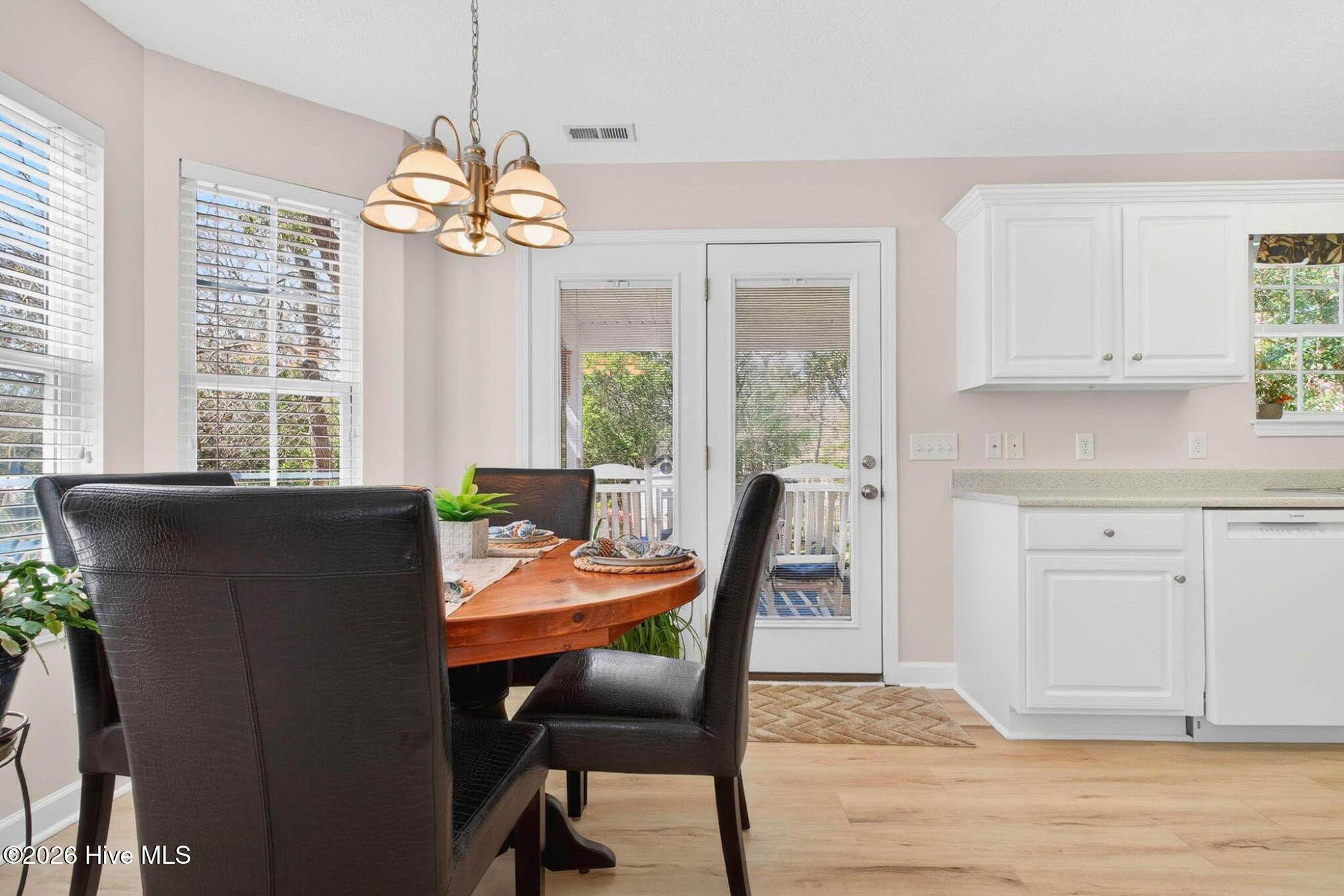 100543046 | Photo 13