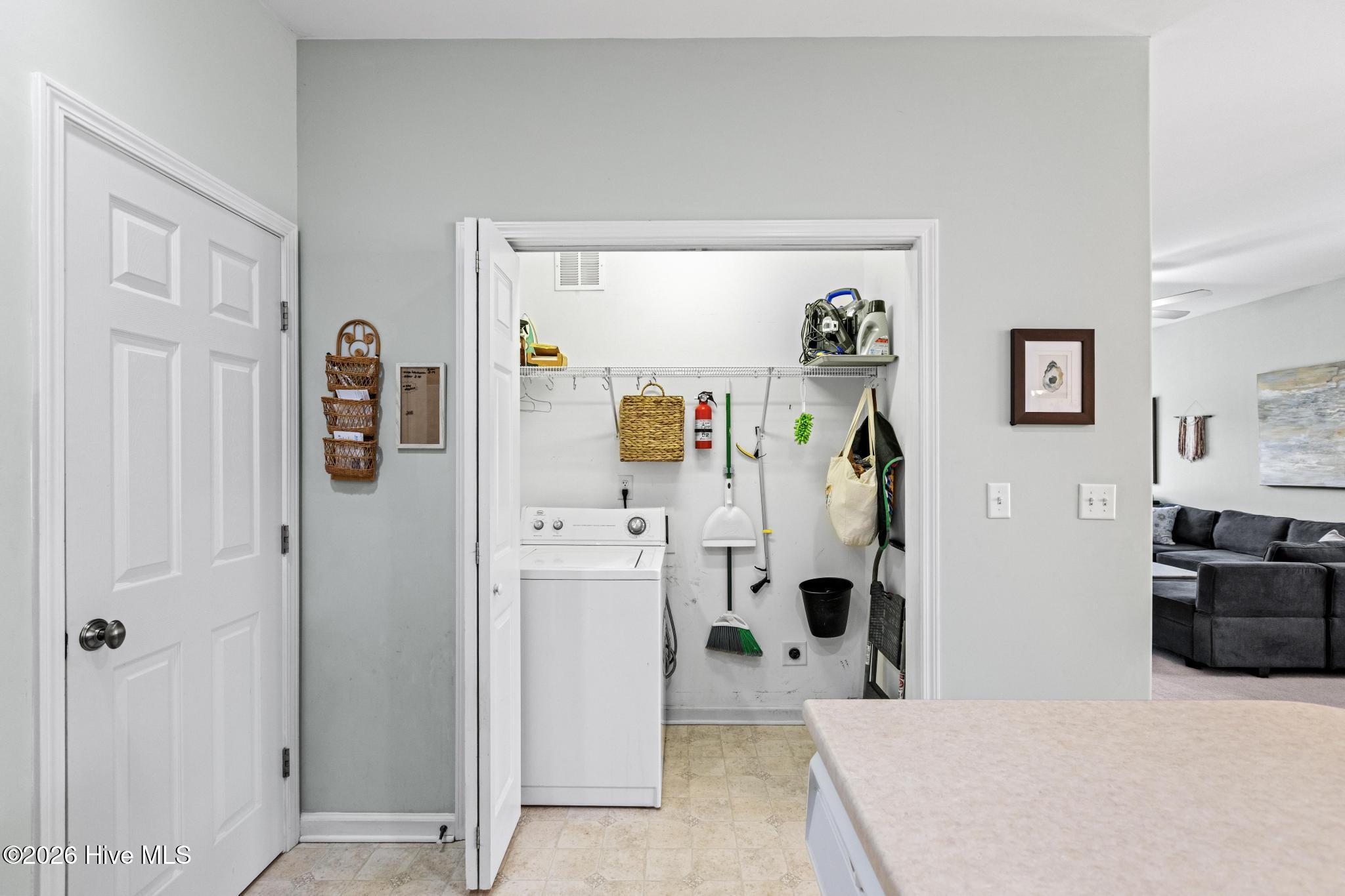 100556084 | Photo 10