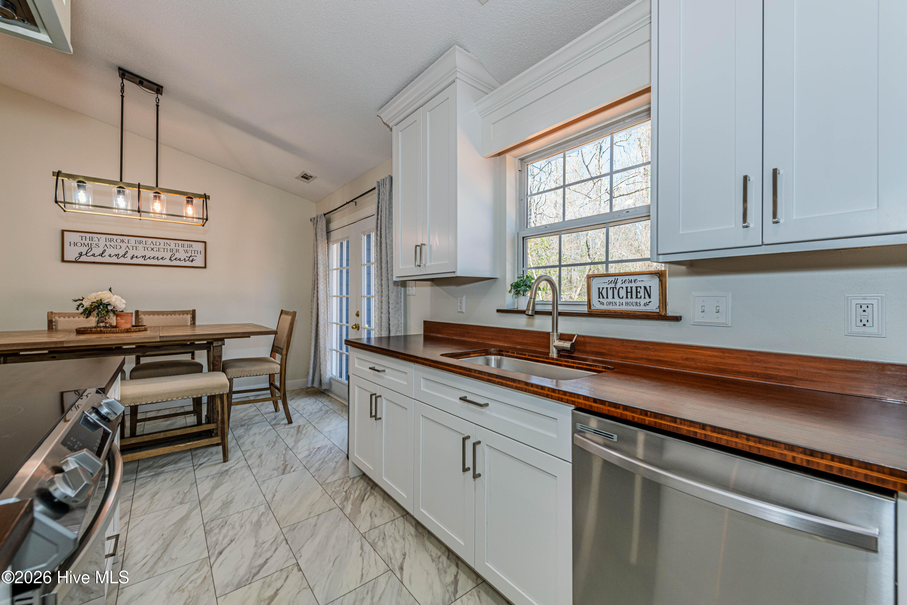 100564633 | Photo 22