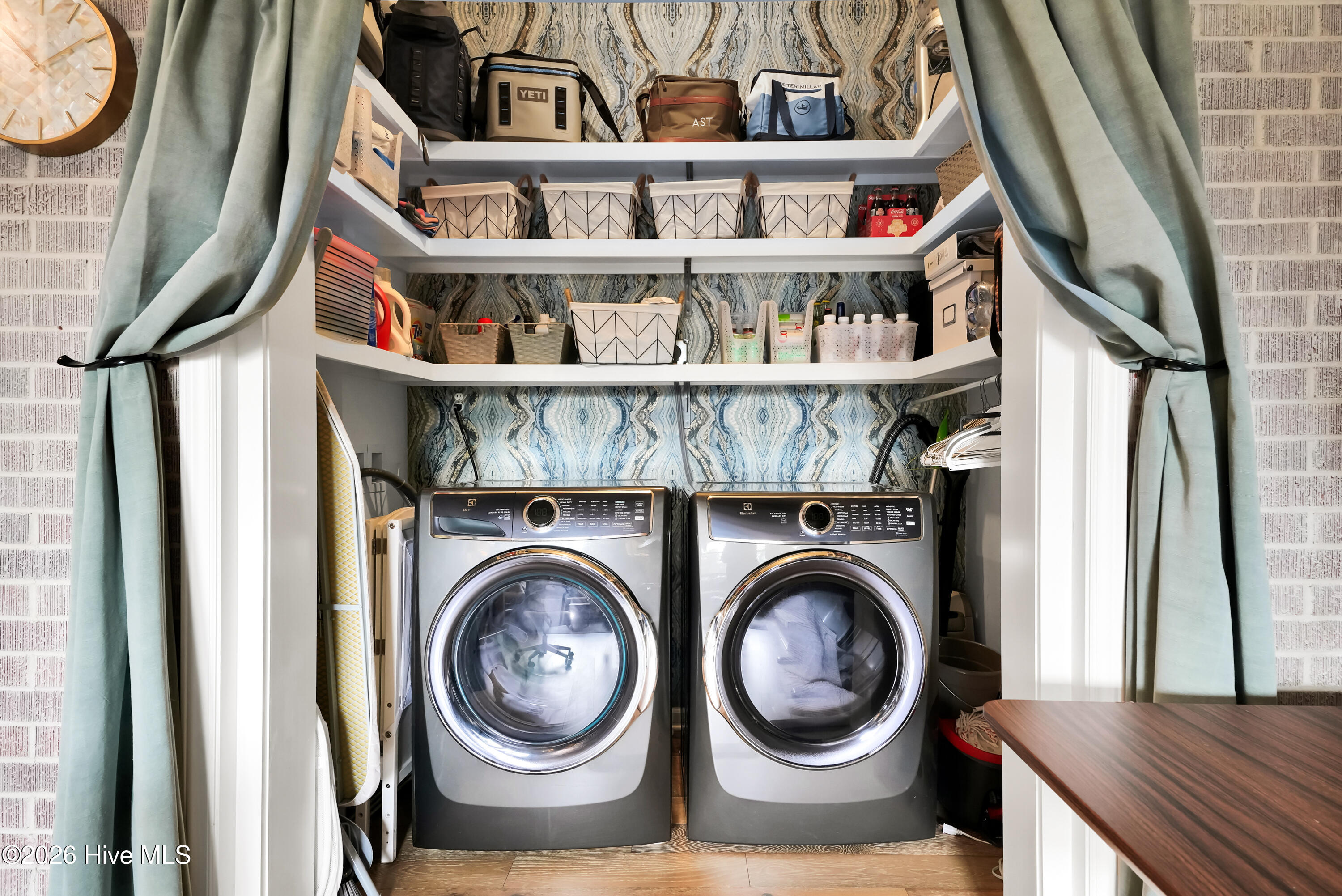 100557900 | Photo 16