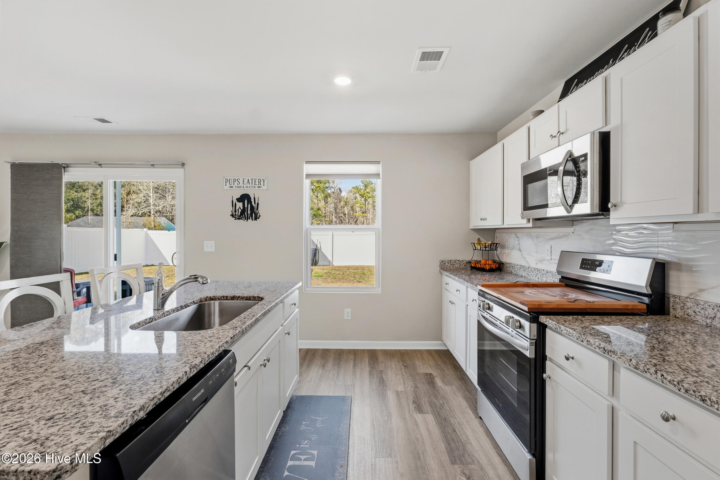 100558128 | Photo 11