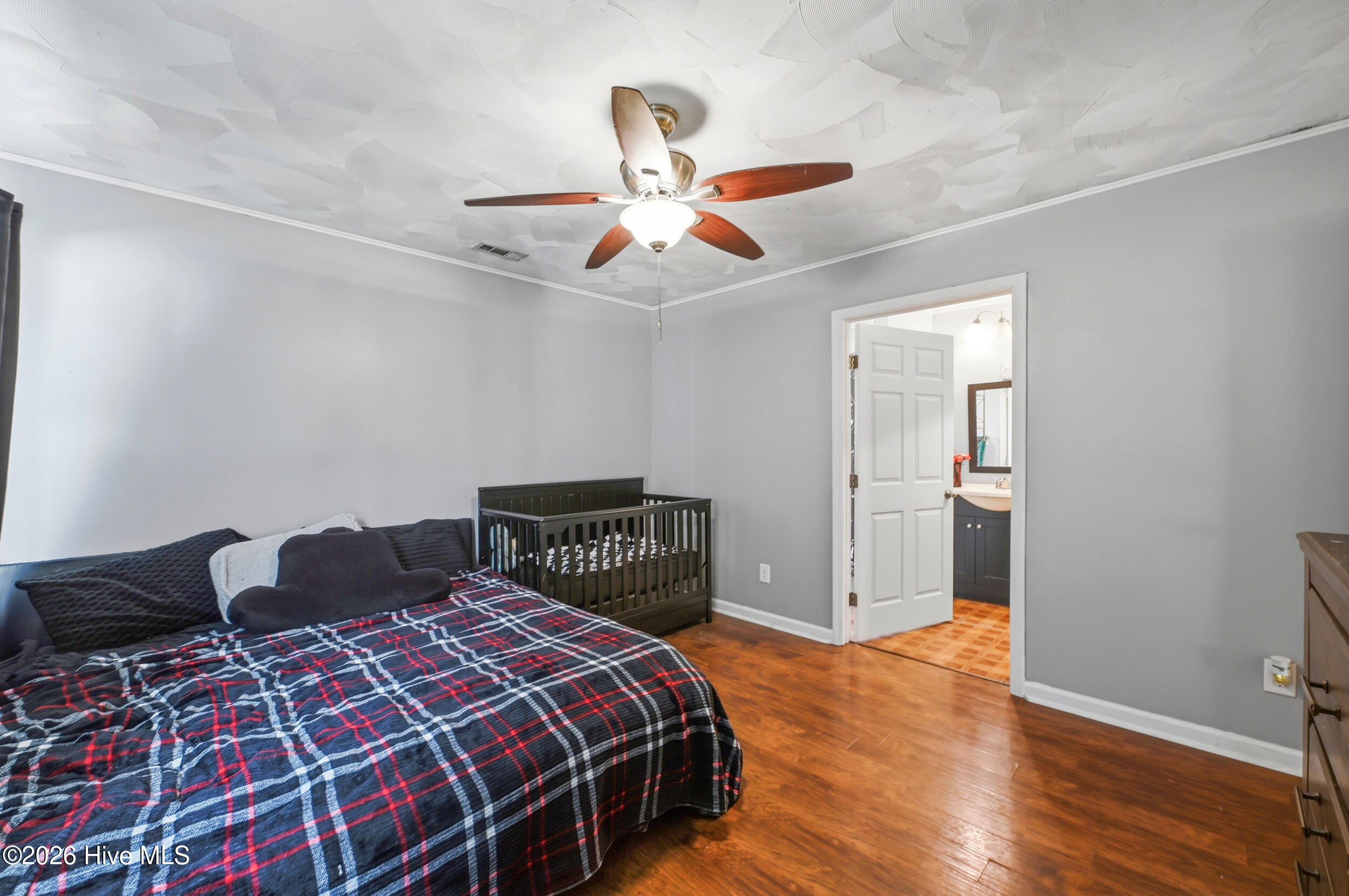 100562162 | Photo 18