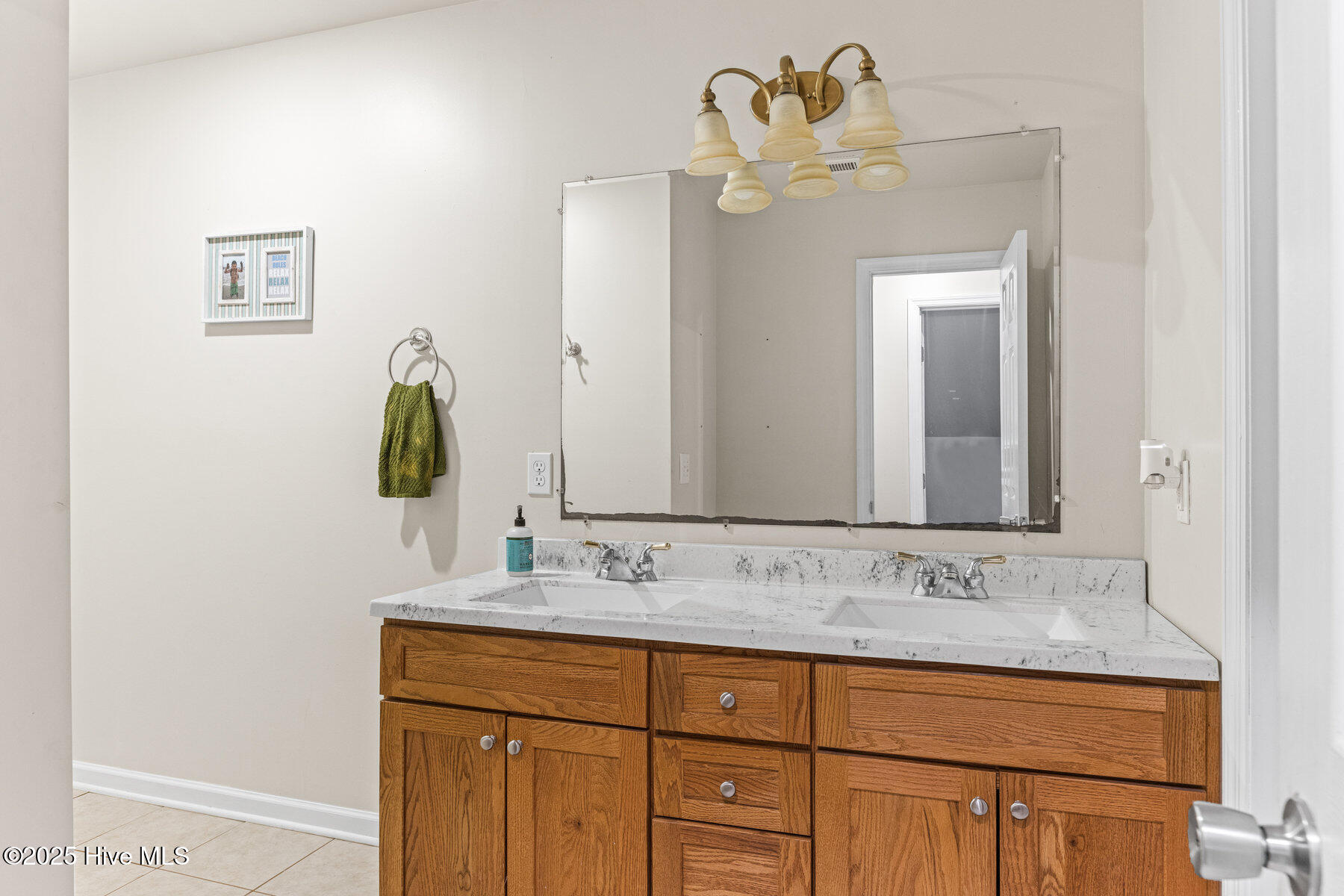 100542289 | Photo 28