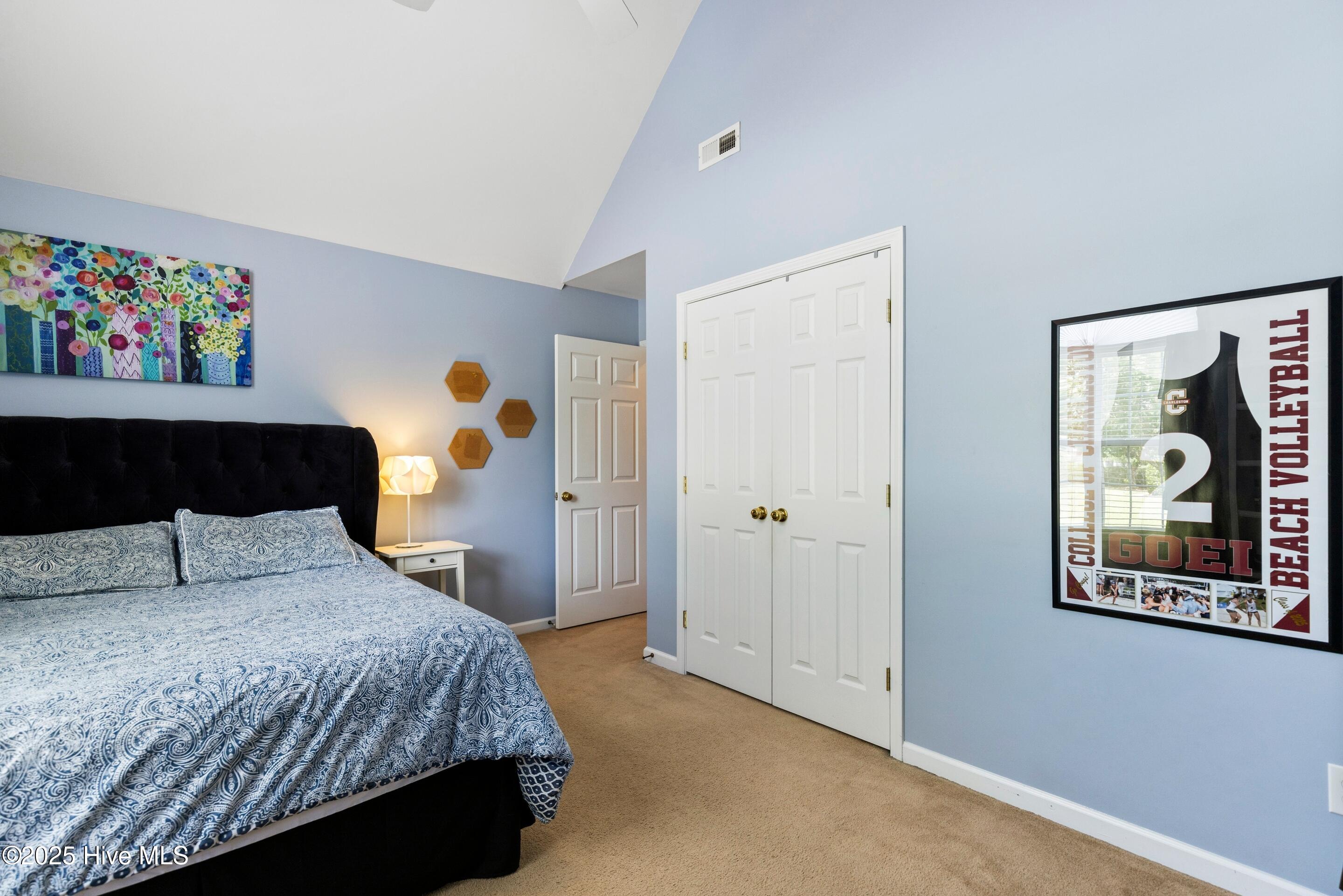 100519382 | Photo 38