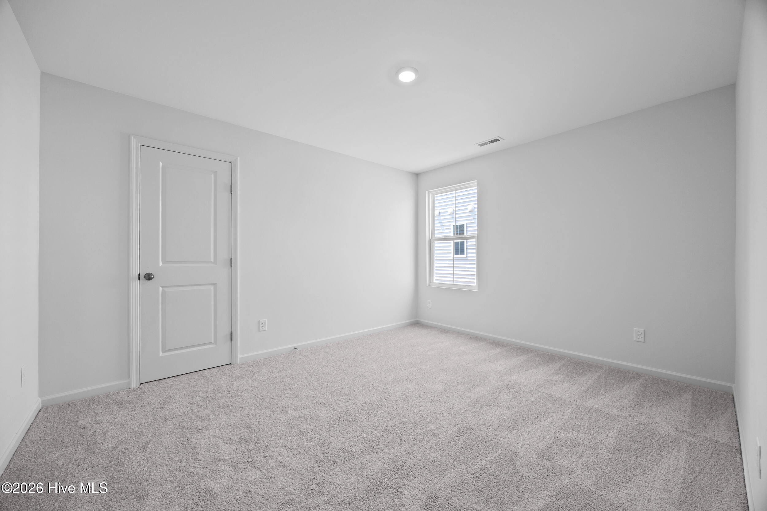 100570043 | Photo 10