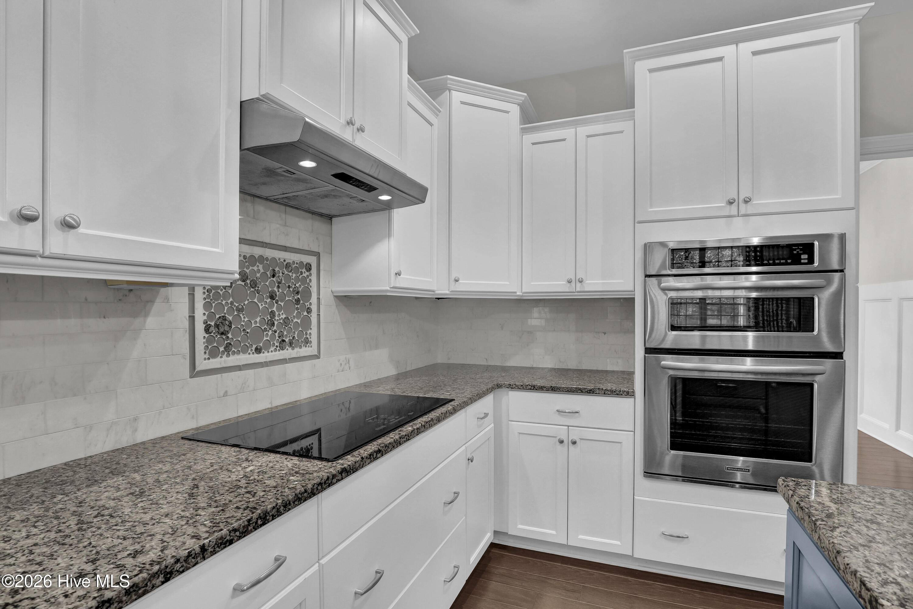 100549522 | Photo 12