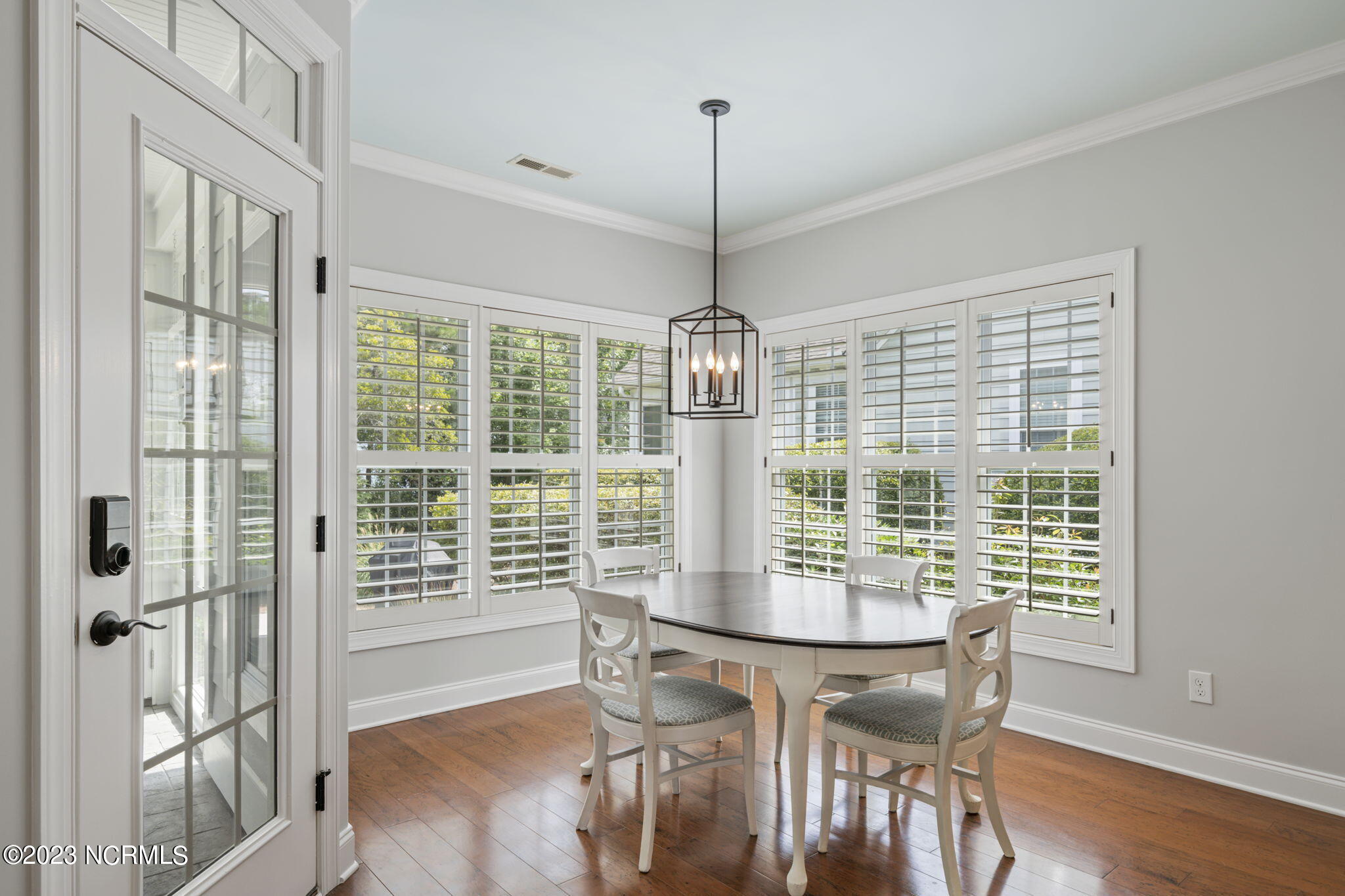 100553667 | Photo 24