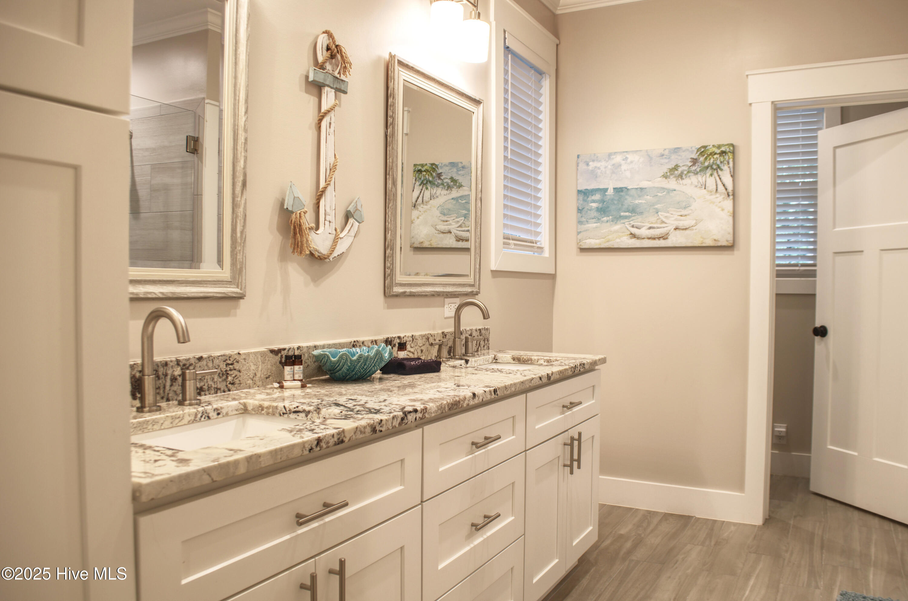 100526777 | Photo 36