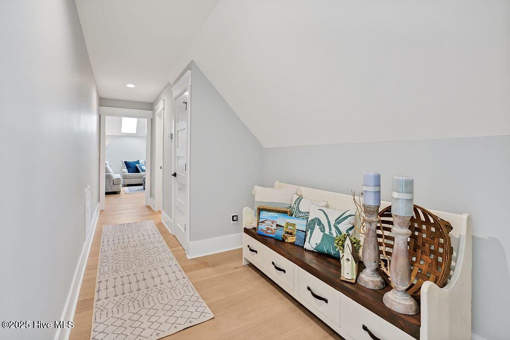 100521530 | Photo 36