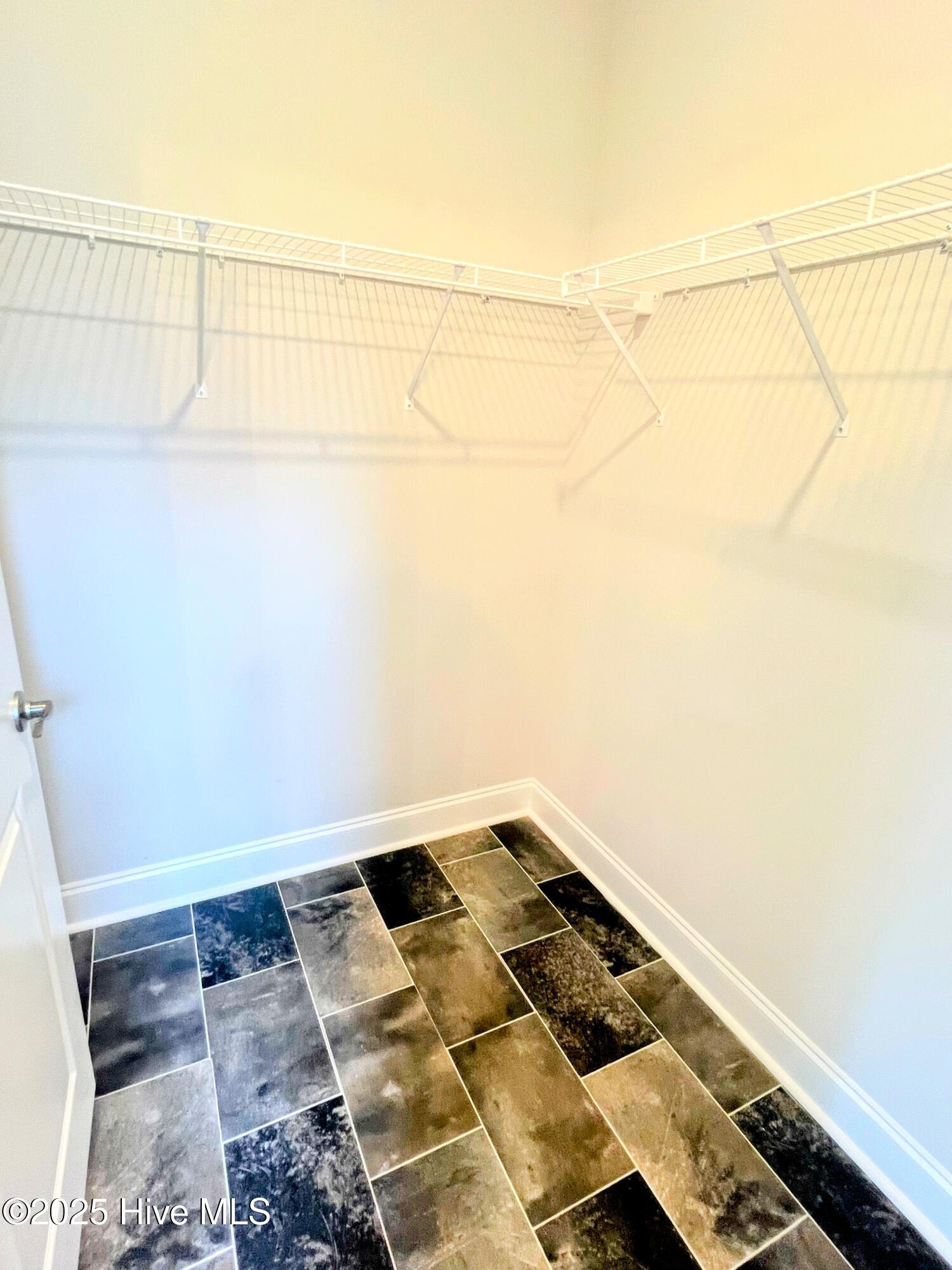 100486436 | Photo 12