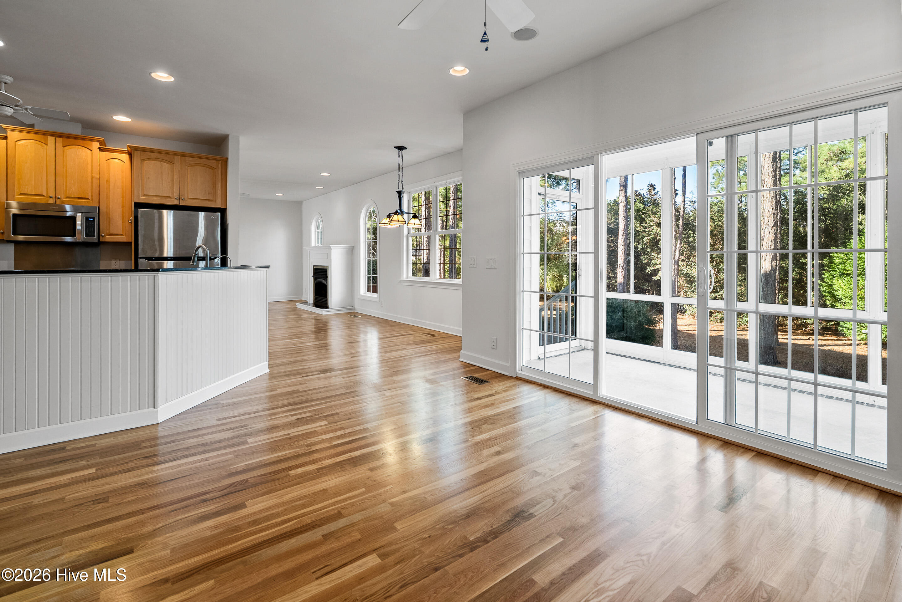 100558989 | Photo 18