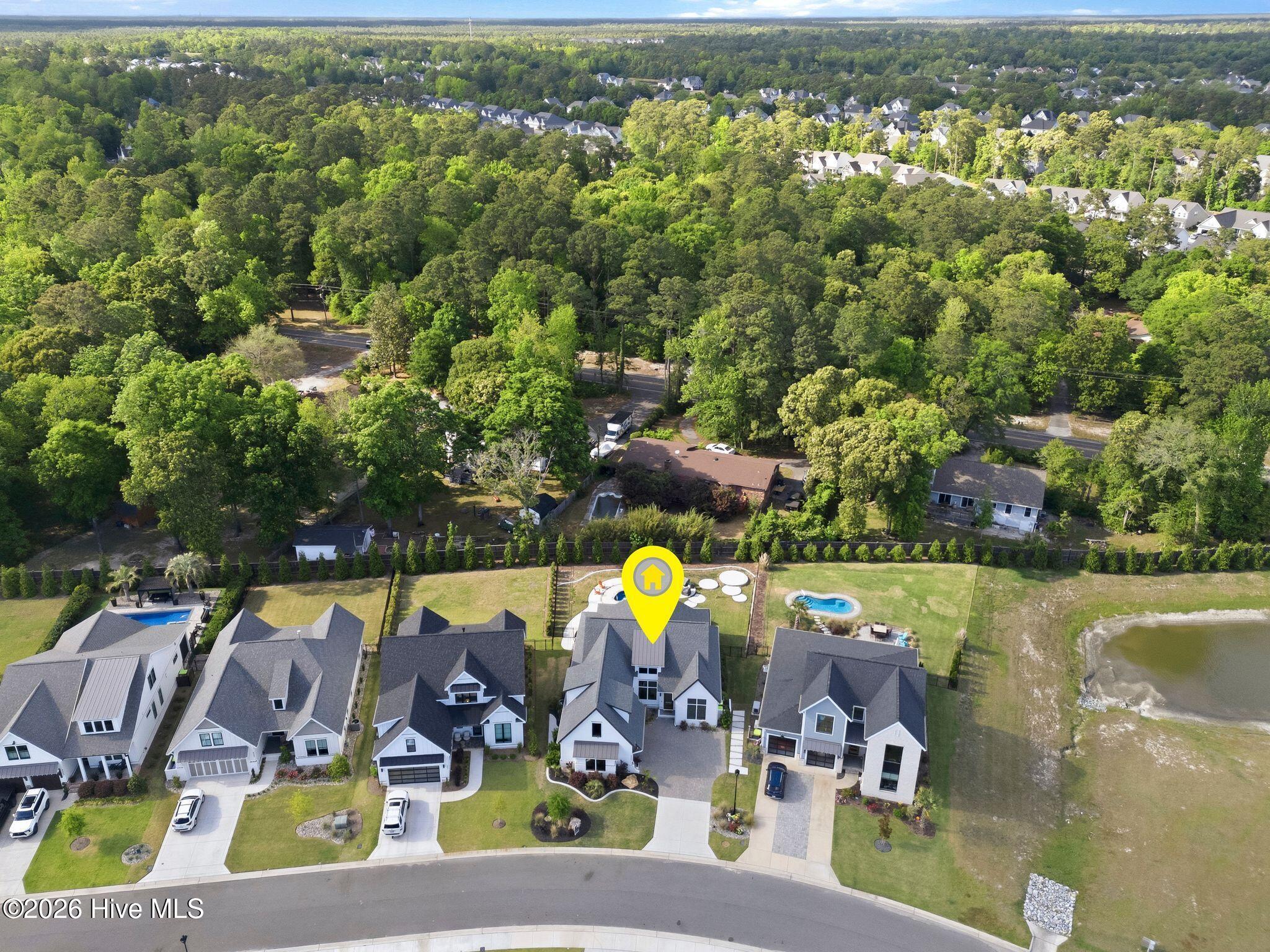 100569019 | Photo 62