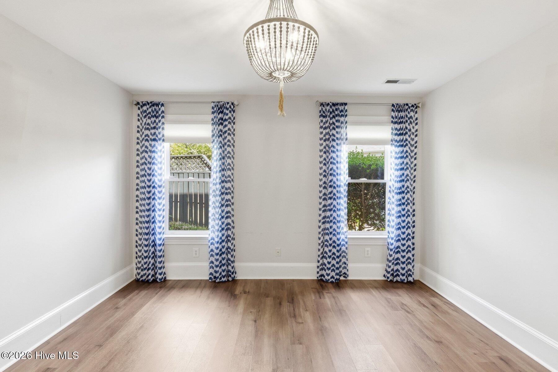 100566257 | Photo 26