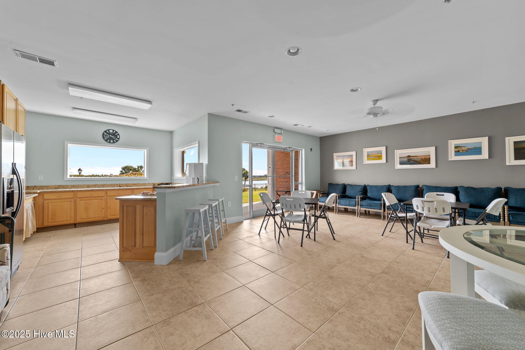 100537007 | Photo 40